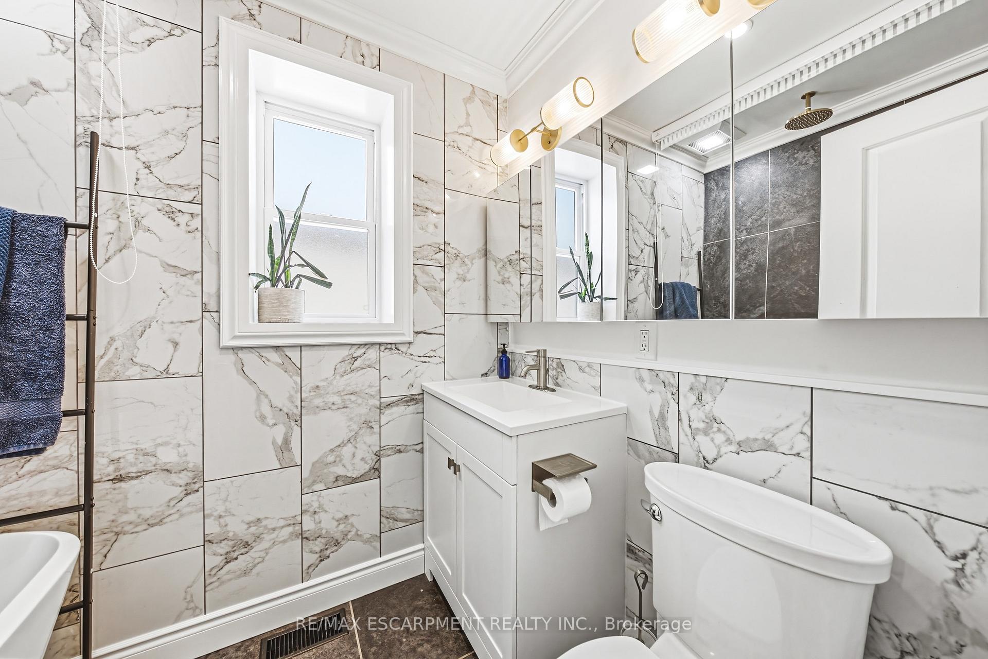 Photo 16 of 255 Weir Street N, Hamilton, Homeside — HOMEH