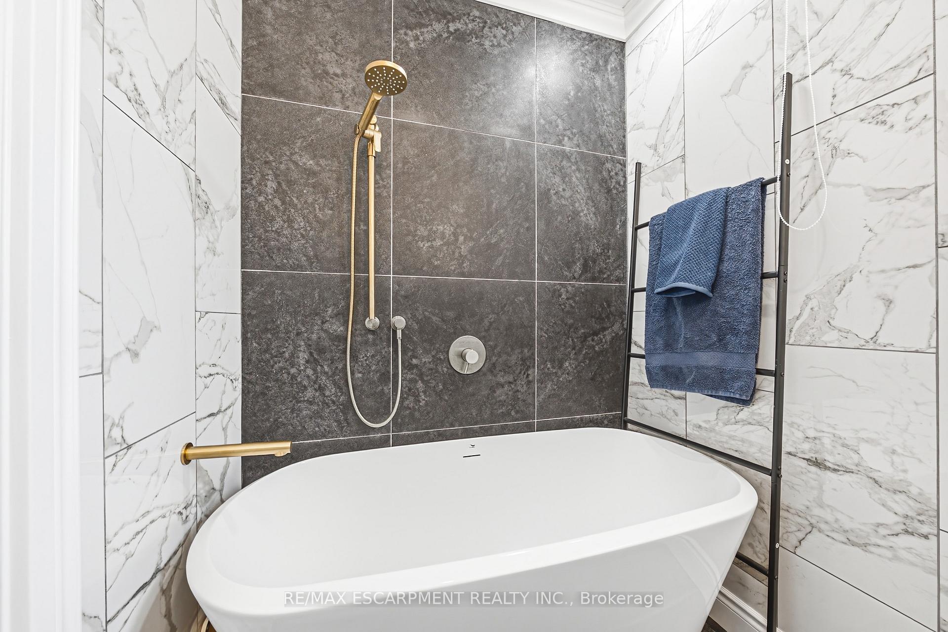 Photo 17 of 255 Weir Street N, Hamilton, Homeside — HOMEH