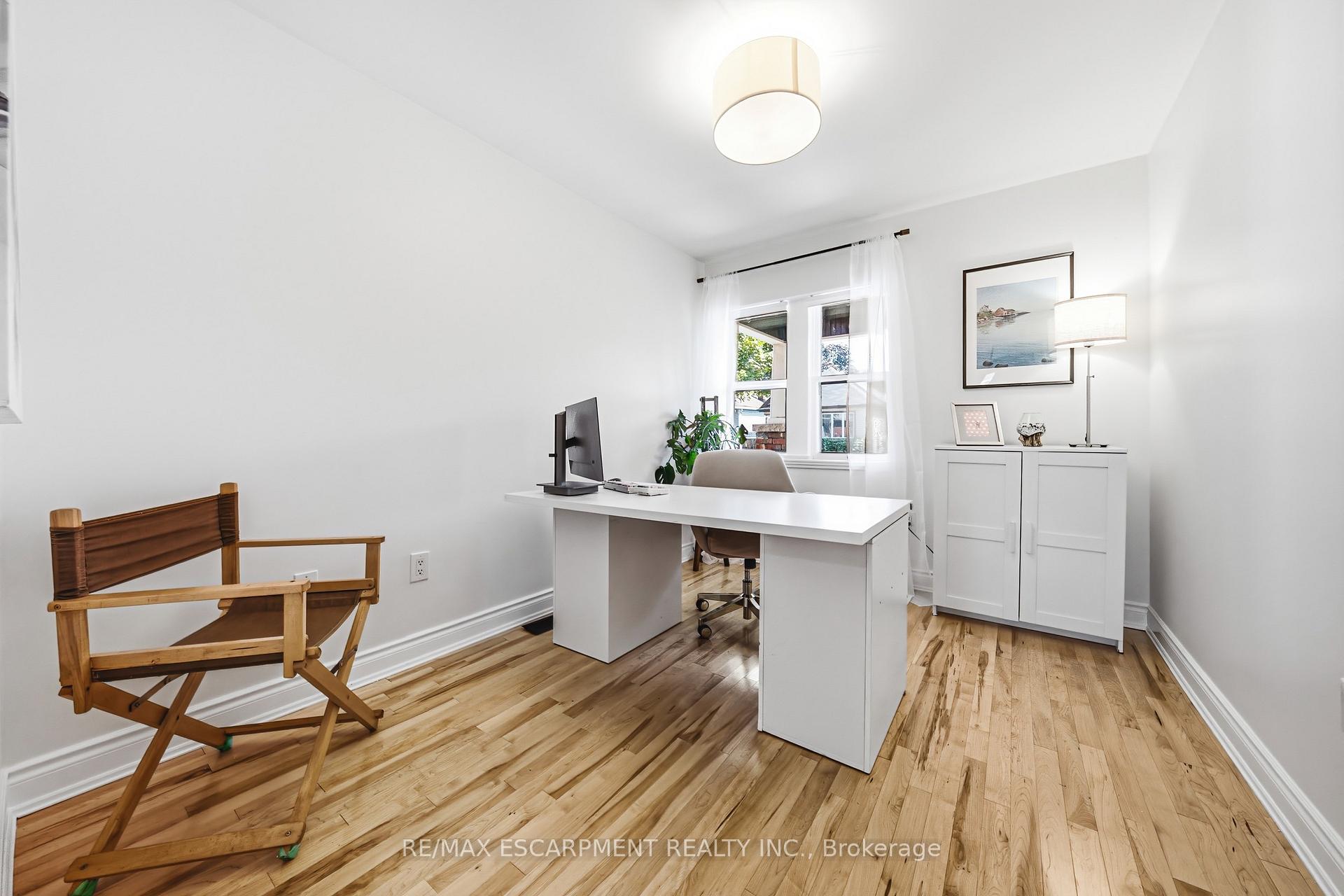Photo 18 of 255 Weir Street N, Hamilton, Homeside — HOMEH