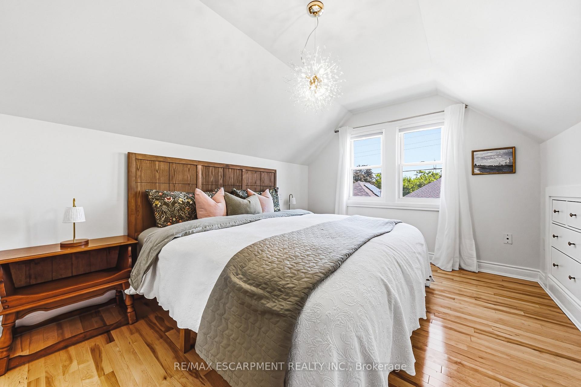 Photo 21 of 255 Weir Street N, Hamilton, Homeside — HOMEH