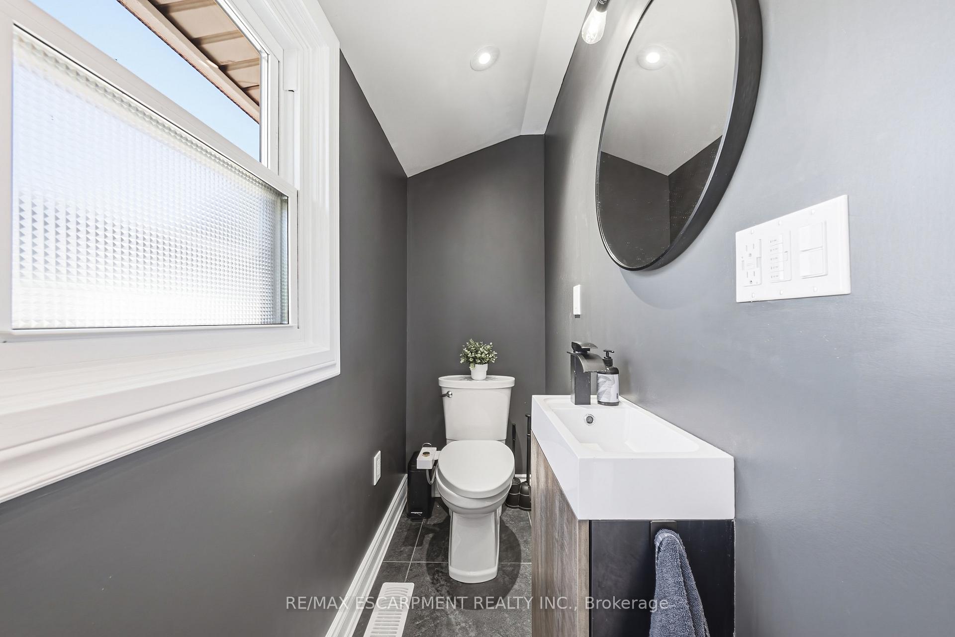 Photo 23 of 255 Weir Street N, Hamilton, Homeside — HOMEH
