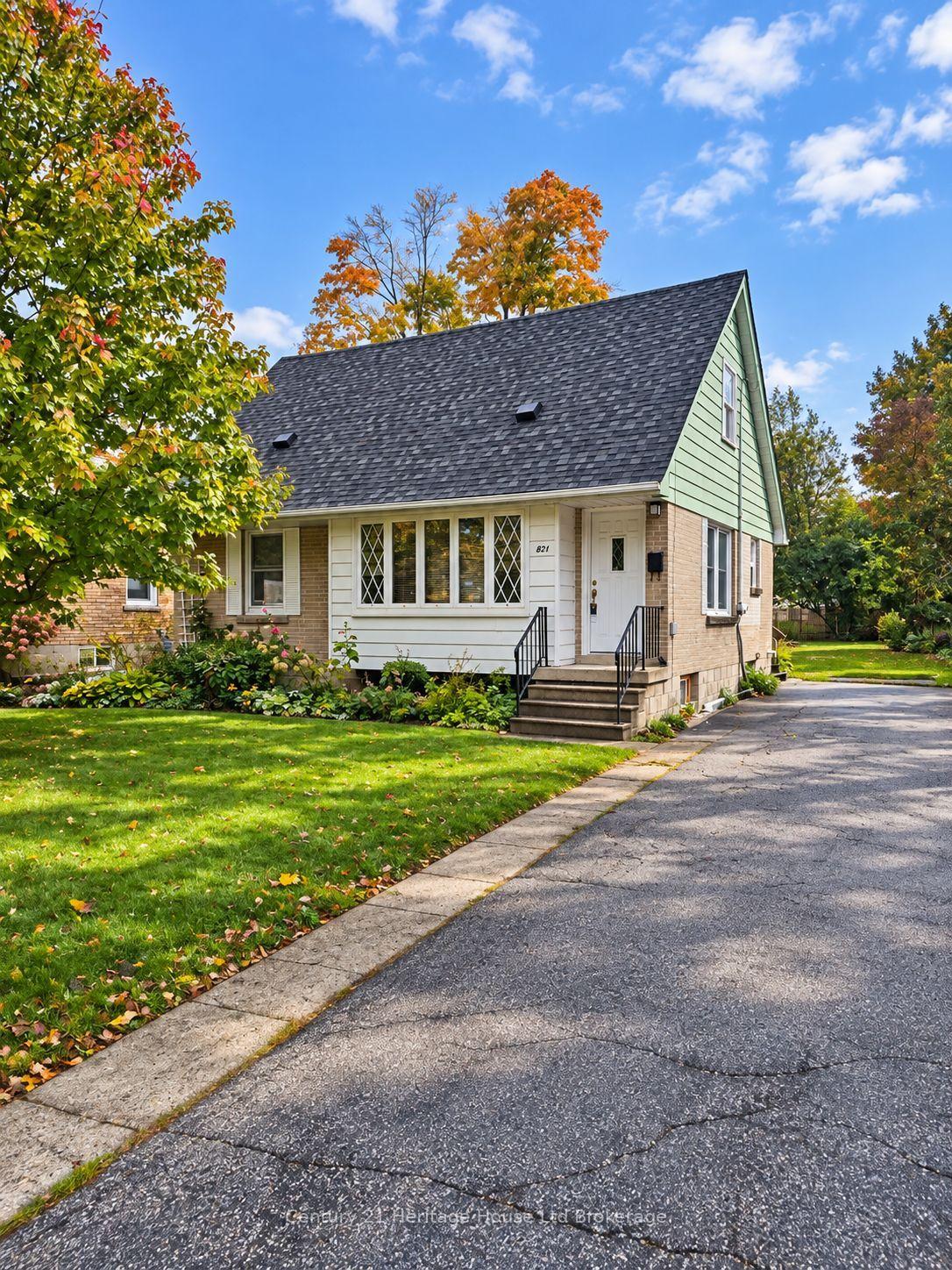 Photo of 821 Wilton Crescent
