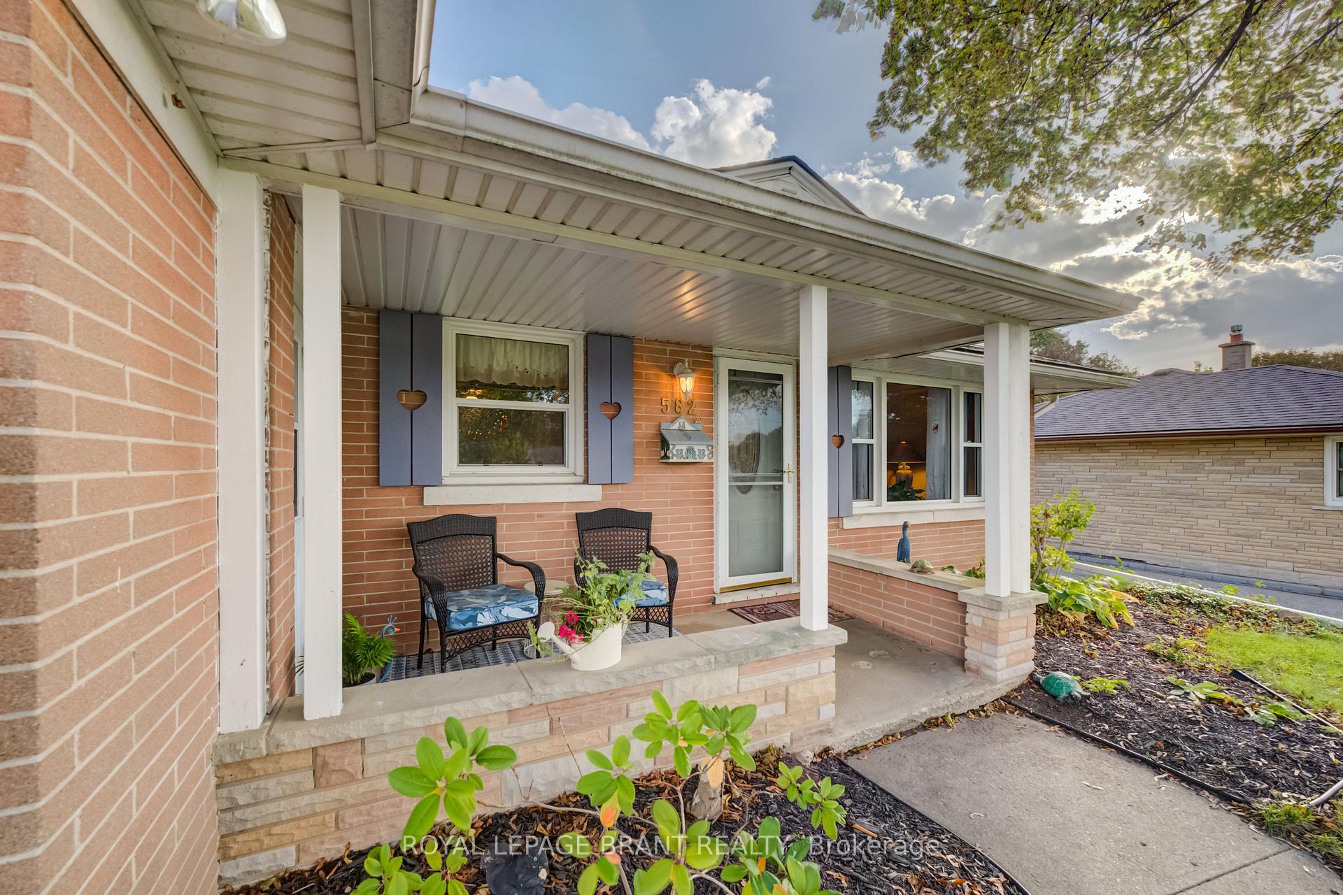 Photo 2 of 582 Grand Valley Drive, Cambridge, Lang's Farm — HOMEH