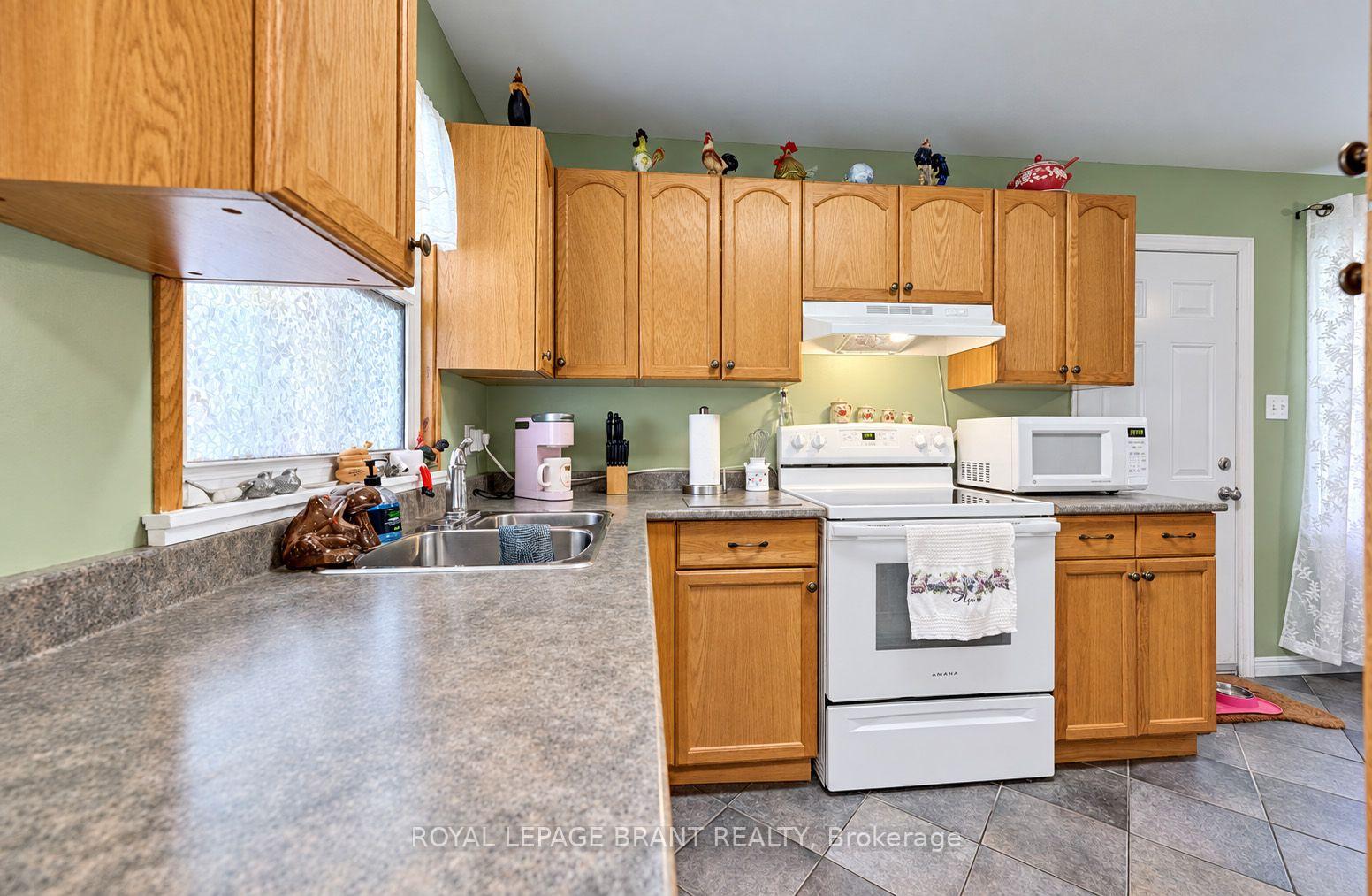 Photo 3 of 582 Grand Valley Drive, Cambridge, Lang's Farm — HOMEH