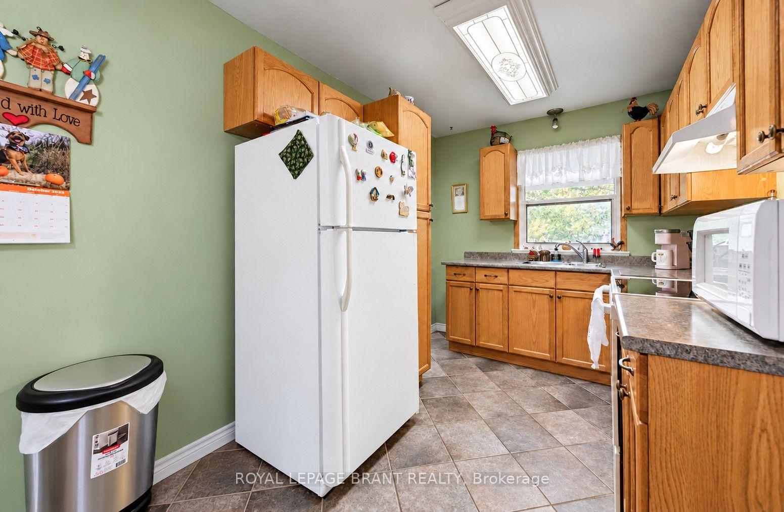 Photo 4 of 582 Grand Valley Drive, Cambridge, Lang's Farm — HOMEH