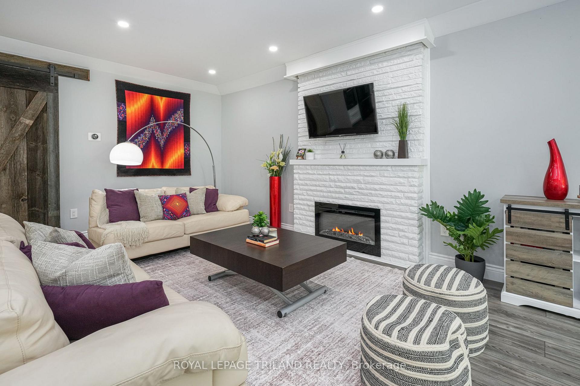 Photo 15 of 351 Reynolds Road, London, South B — HOMEH