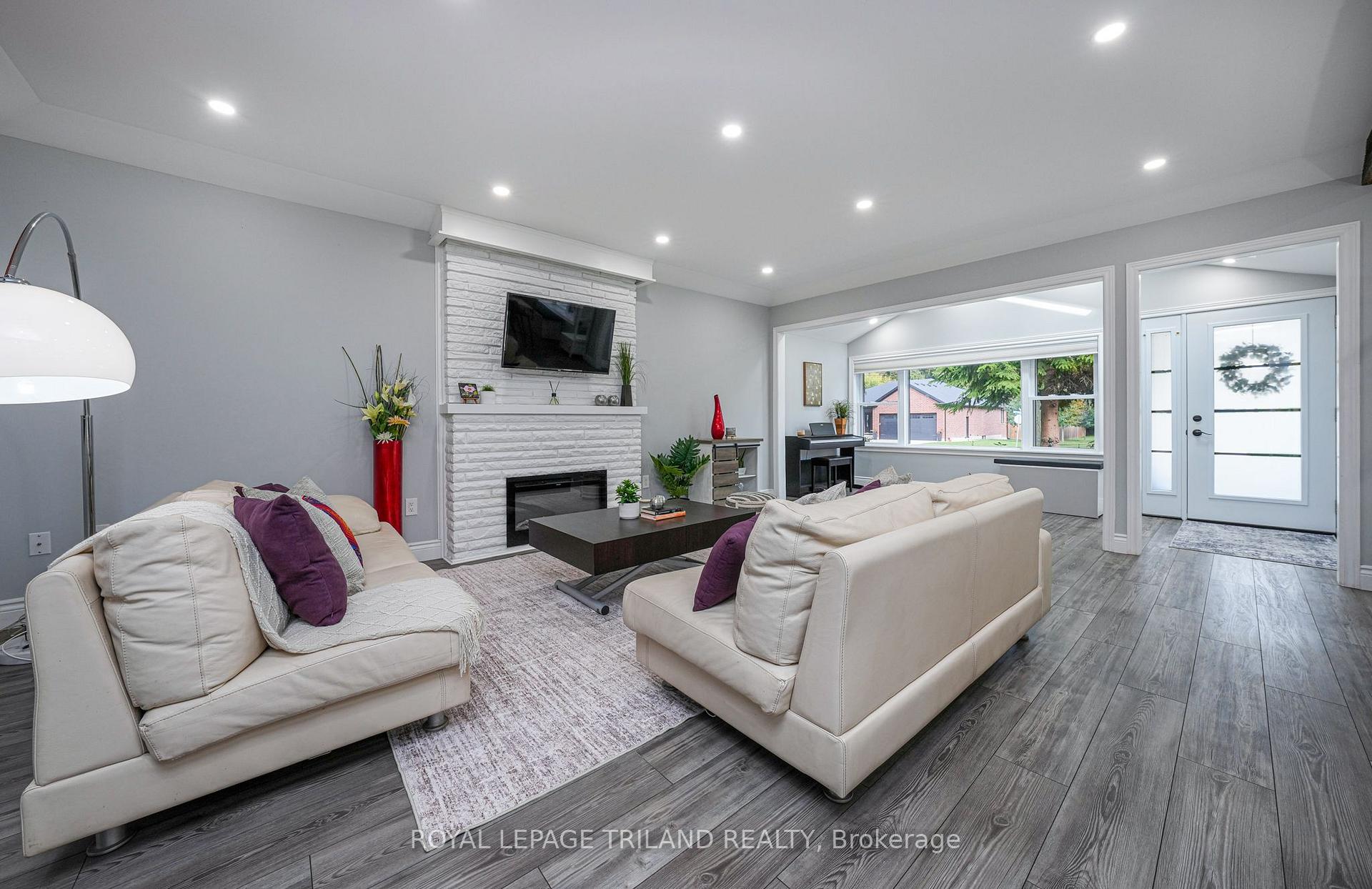 Photo 16 of 351 Reynolds Road, London, South B — HOMEH