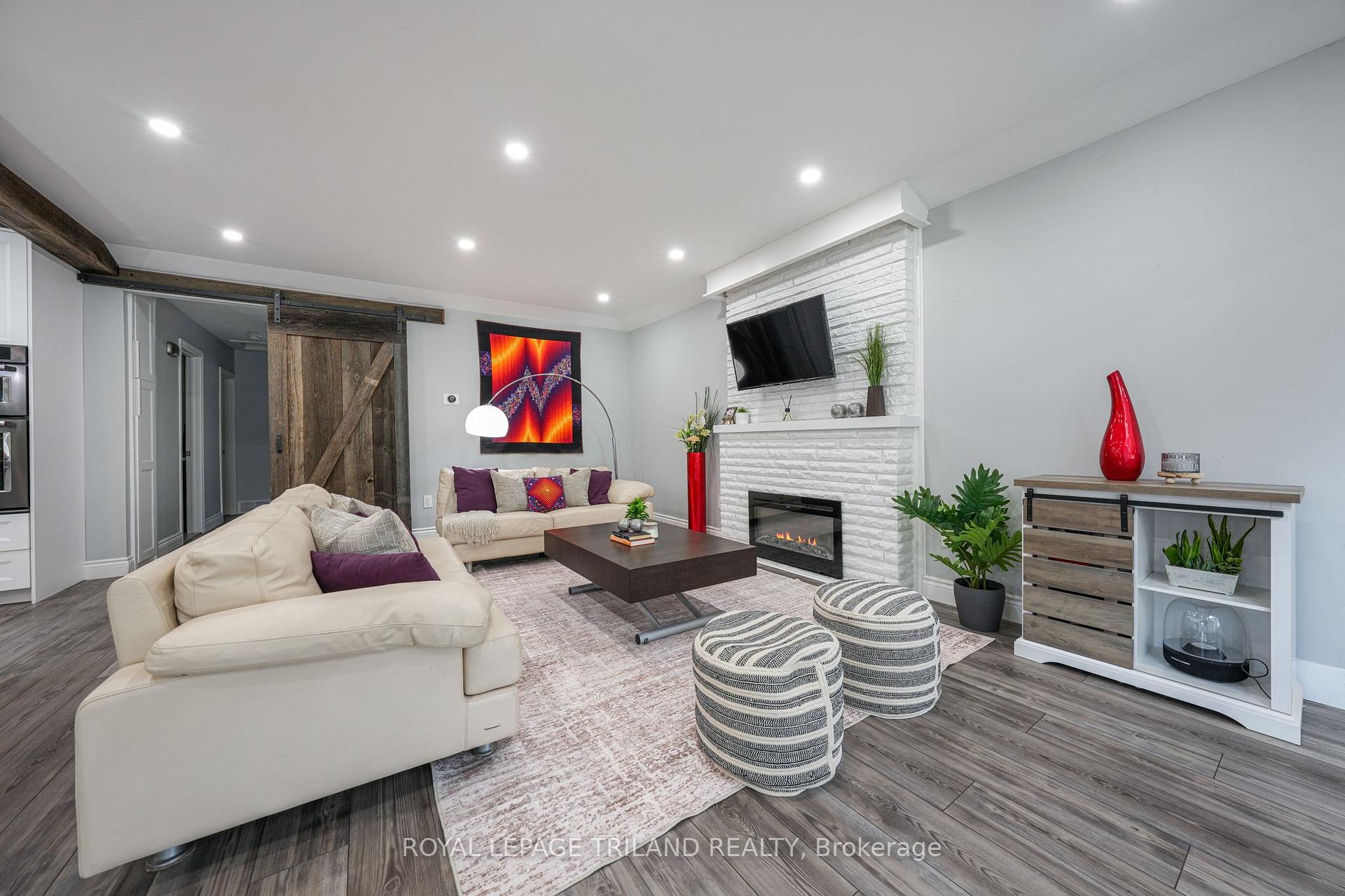 Photo 17 of 351 Reynolds Road, London, South B — HOMEH