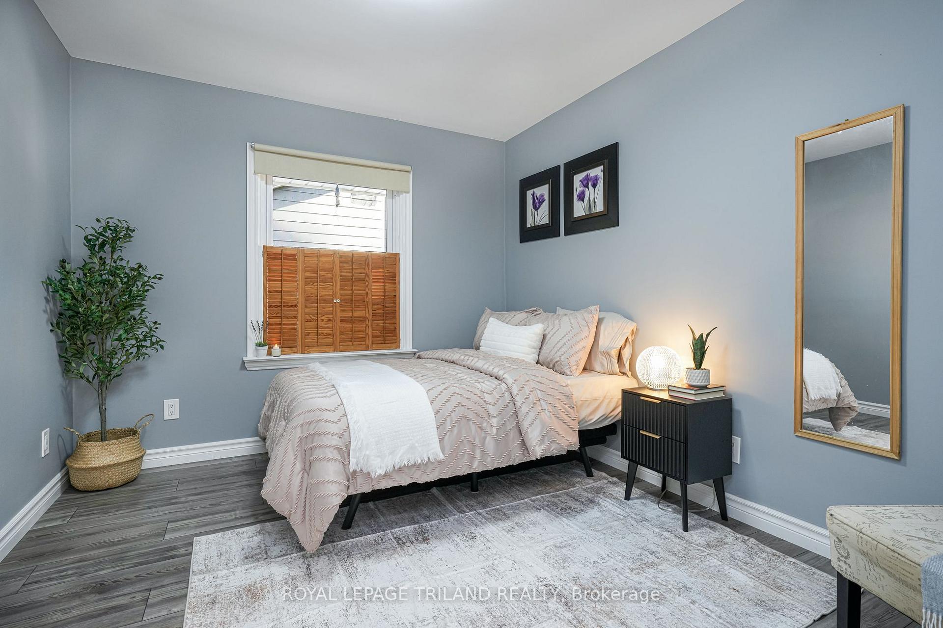 Photo 19 of 351 Reynolds Road, London, South B — HOMEH