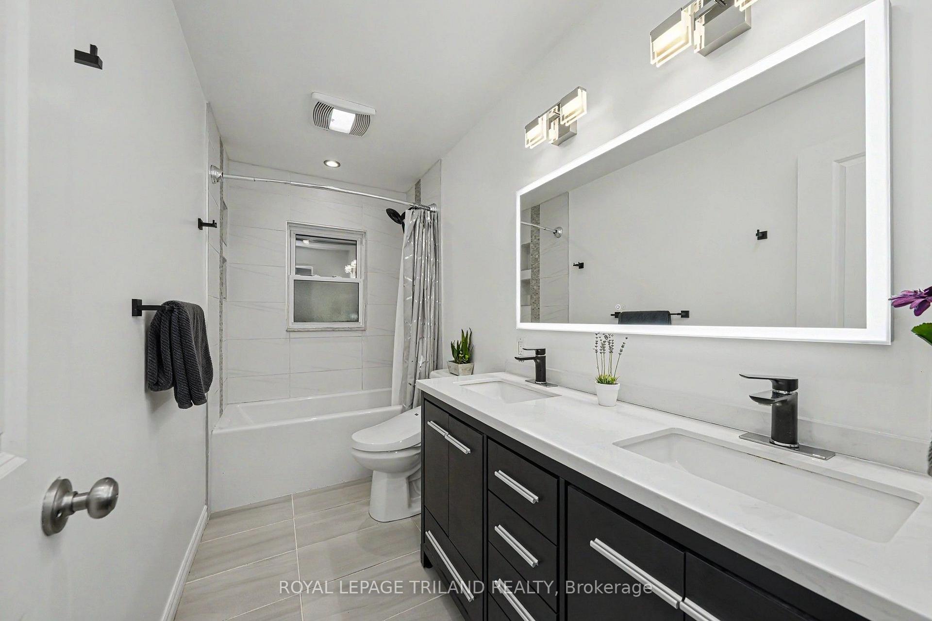 Photo 20 of 351 Reynolds Road, London, South B — HOMEH