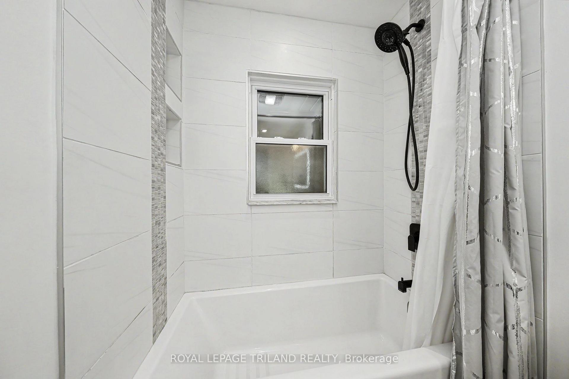 Photo 21 of 351 Reynolds Road, London, South B — HOMEH