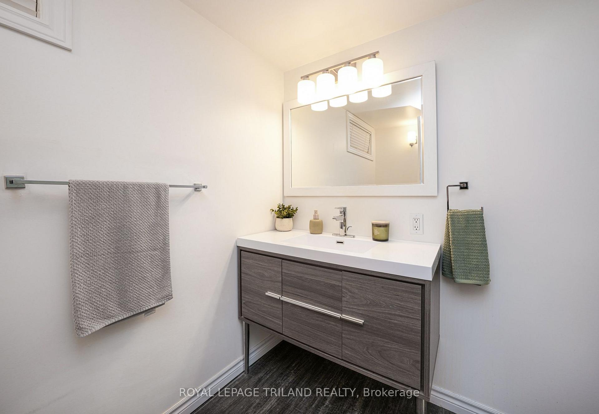 Photo 29 of 351 Reynolds Road, London, South B — HOMEH