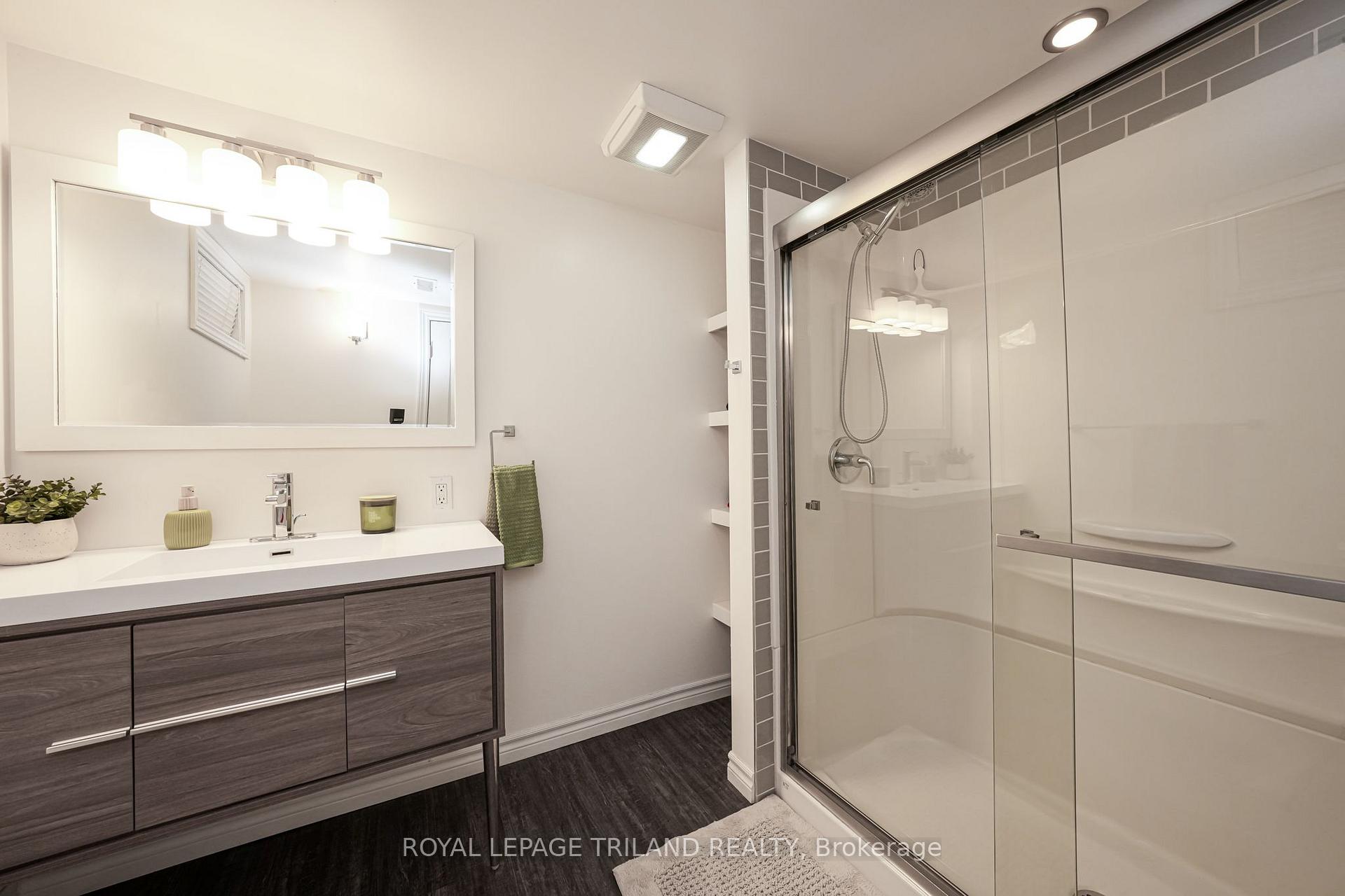 Photo 31 of 351 Reynolds Road, London, South B — HOMEH