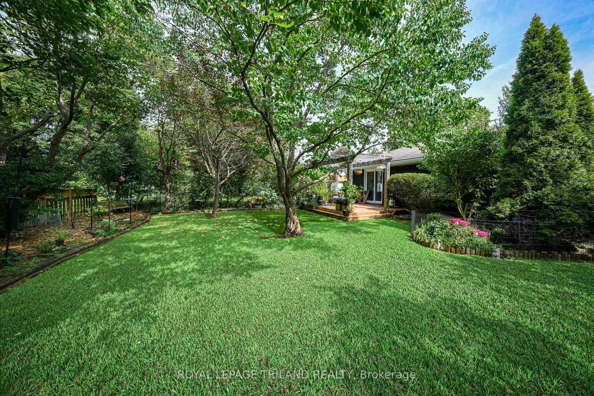 Photo 37 of 351 Reynolds Road, London, South B — HOMEH