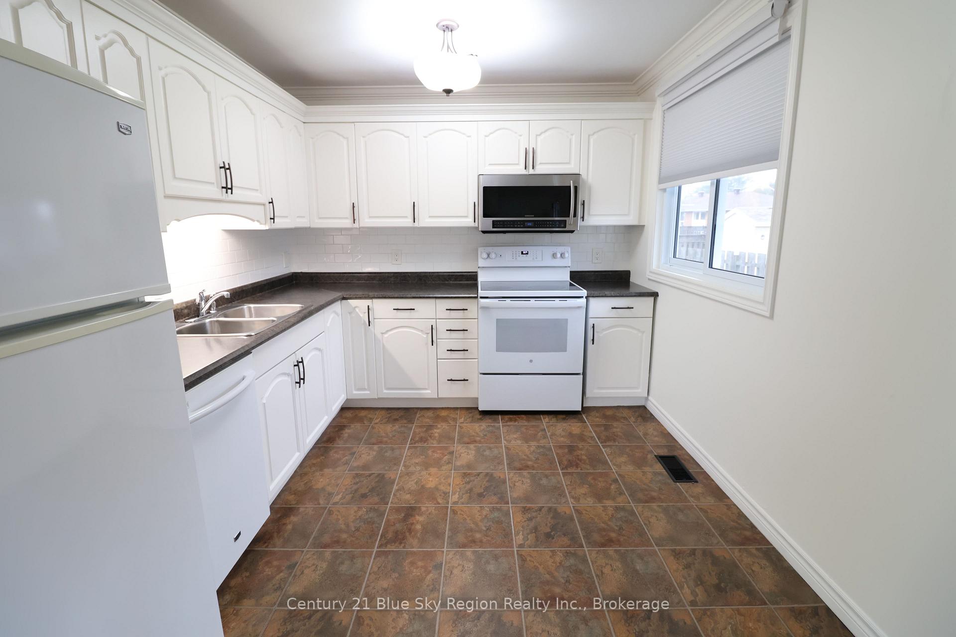 Photo 8 of 107 Strathcona Drive, North Bay, Ferris — HOMEH