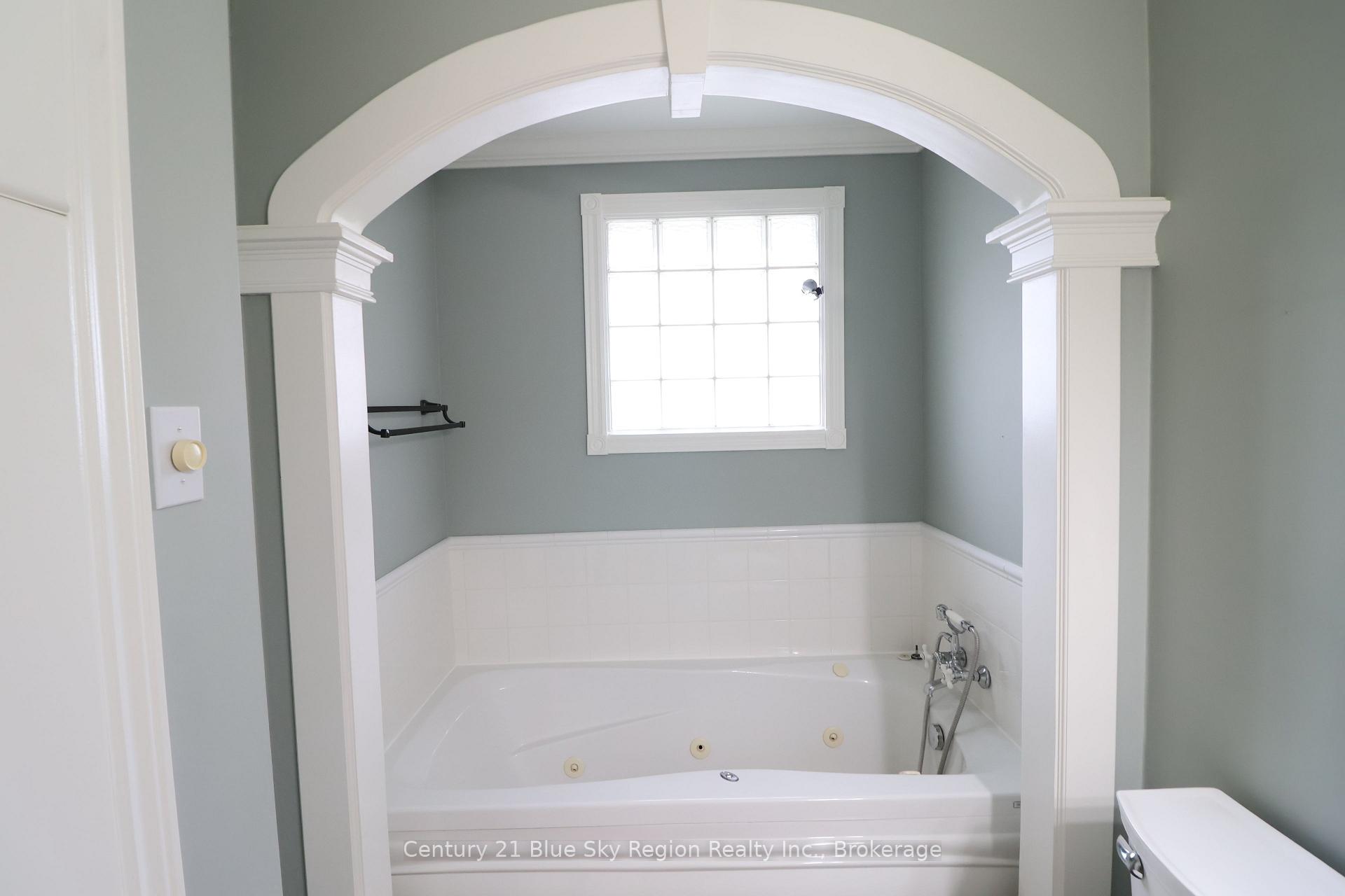 Photo 15 of 107 Strathcona Drive, North Bay, Ferris — HOMEH