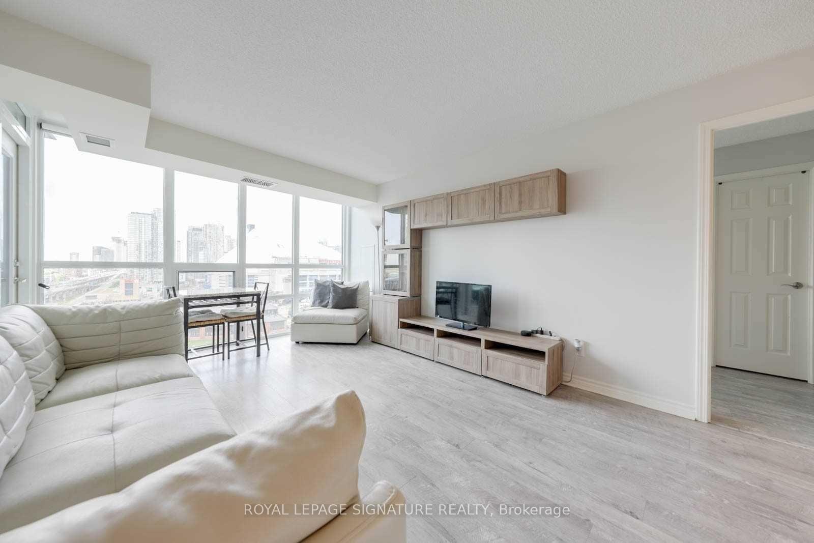 Photo 8 of Unit 1609, 25 Lower Simcoe Street, Toronto, Waterfront Communities — HOMEH