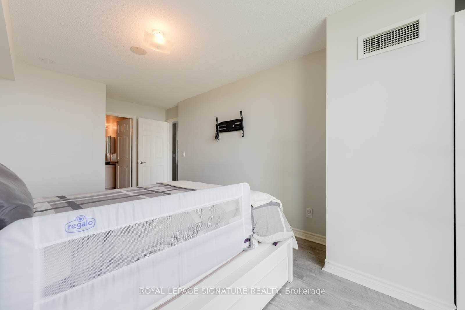 Photo 11 of Unit 1609, 25 Lower Simcoe Street, Toronto, Waterfront Communities — HOMEH