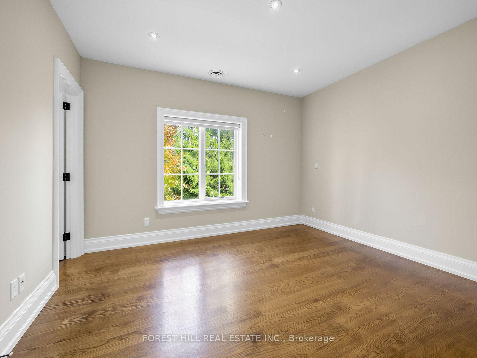 Photo 24 of 302 Pinehurst Drive W, Oakville, Ford — HOMEH