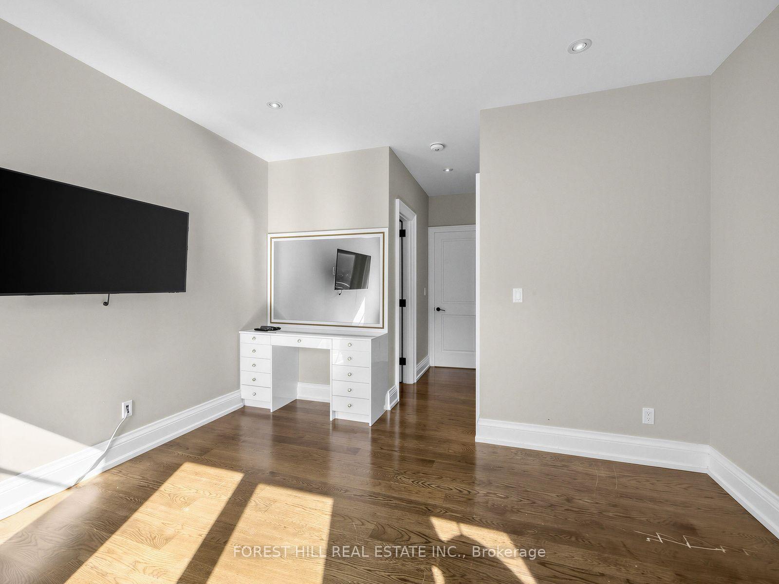 Photo 27 of 302 Pinehurst Drive W, Oakville, Ford — HOMEH