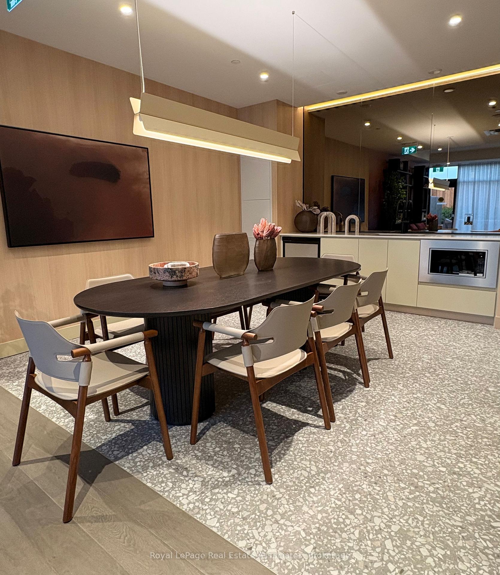 Photo 5 of Unit 613, 3008 William Cutmore Boulevard, Oakville, Joshua Meadows — HOMEH
