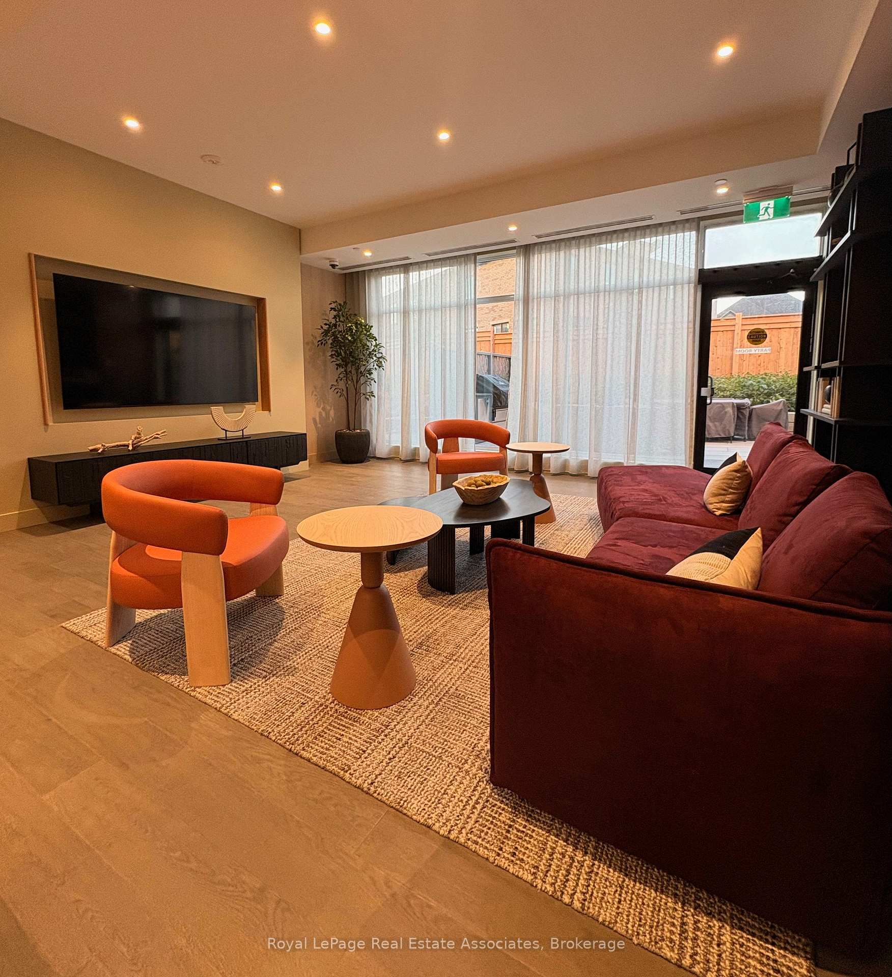 Photo 7 of Unit 613, 3008 William Cutmore Boulevard, Oakville, Joshua Meadows — HOMEH