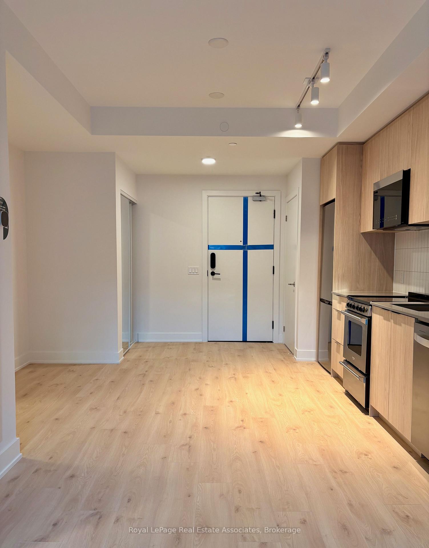 Photo 10 of Unit 613, 3008 William Cutmore Boulevard, Oakville, Joshua Meadows — HOMEH