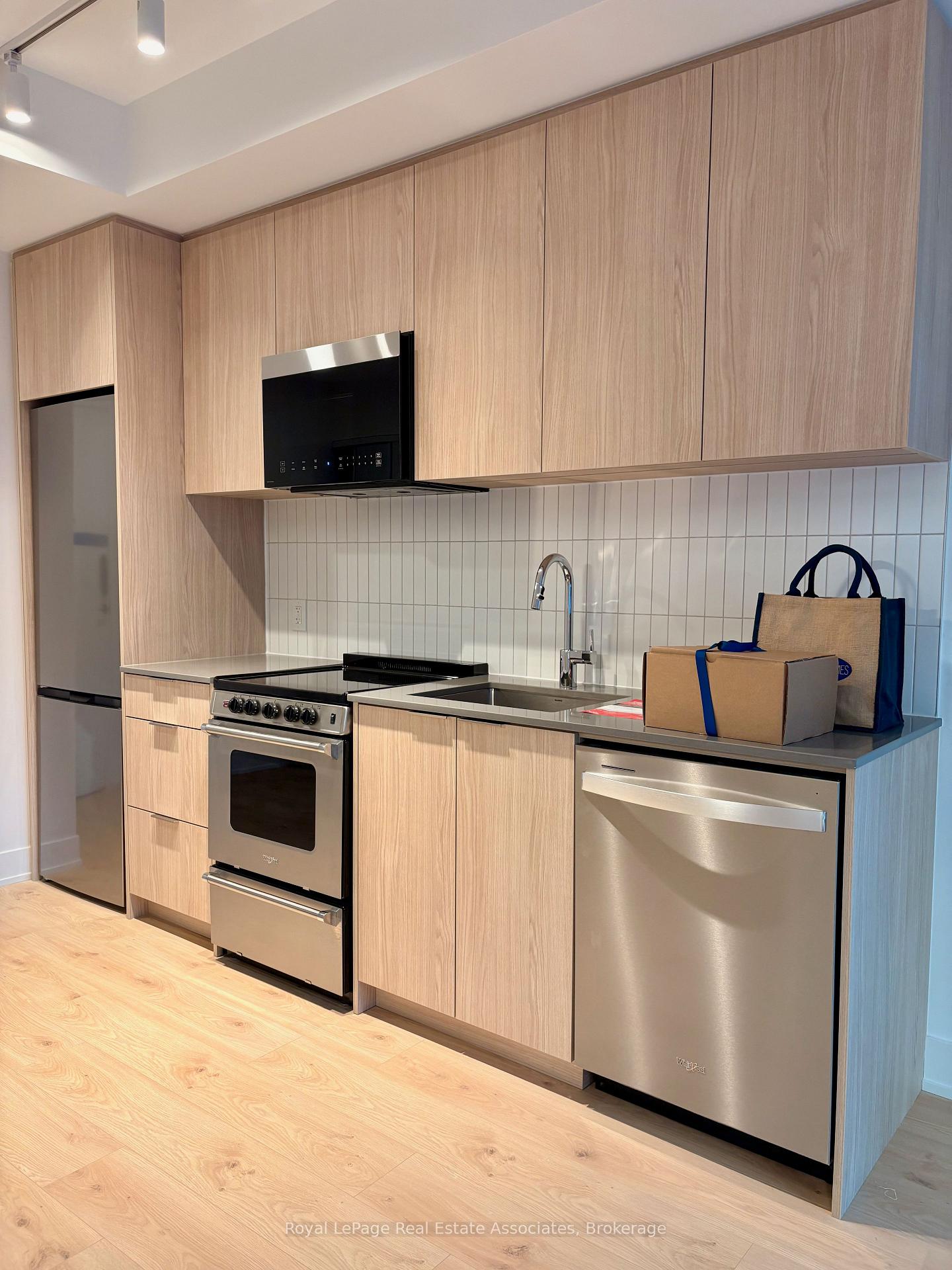 Photo 13 of Unit 613, 3008 William Cutmore Boulevard, Oakville, Joshua Meadows — HOMEH