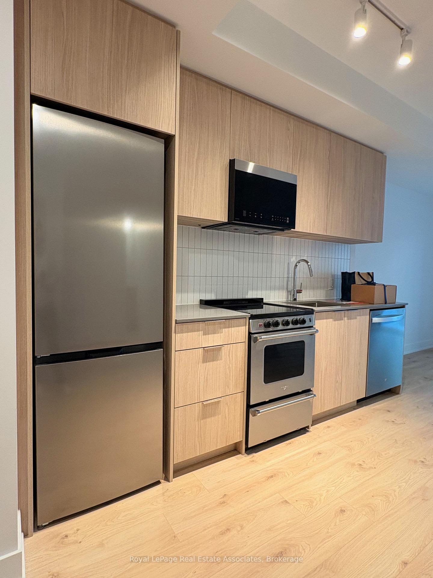 Photo 14 of Unit 613, 3008 William Cutmore Boulevard, Oakville, Joshua Meadows — HOMEH