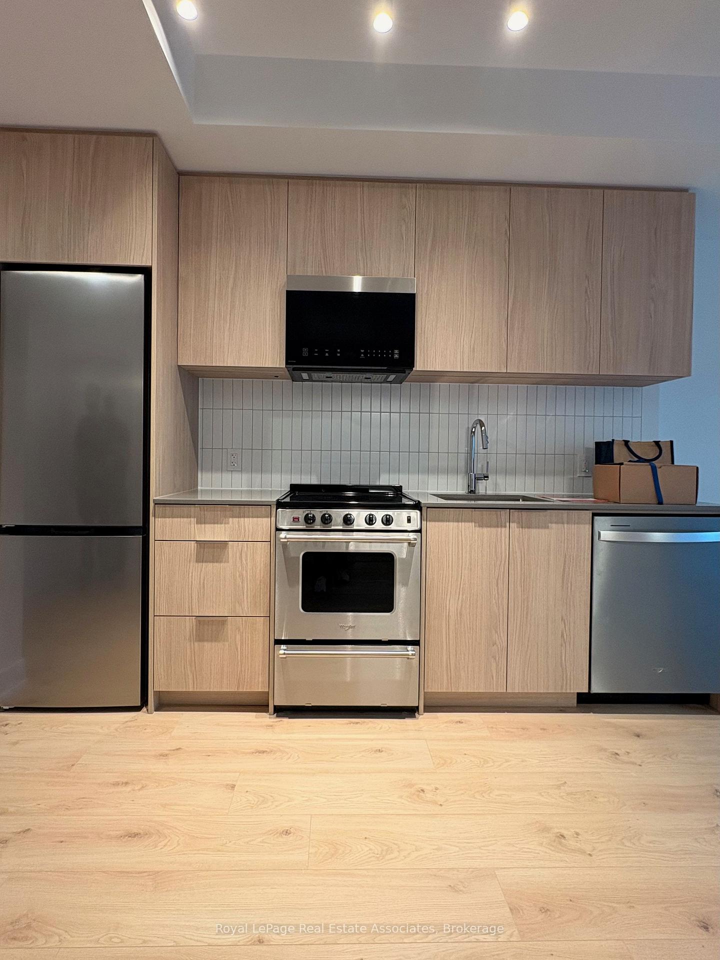 Photo 15 of Unit 613, 3008 William Cutmore Boulevard, Oakville, Joshua Meadows — HOMEH