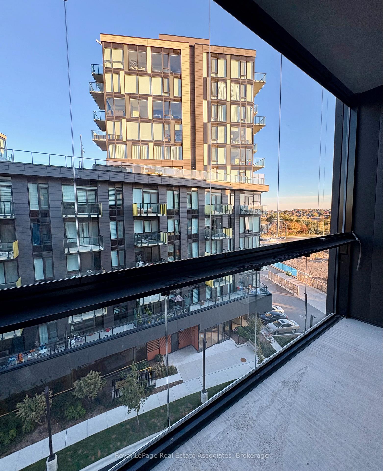 Photo 17 of Unit 613, 3008 William Cutmore Boulevard, Oakville, Joshua Meadows — HOMEH