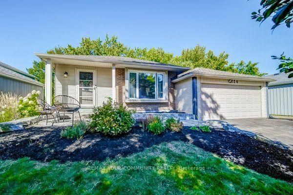 Photo 2 of 124 Tyson Drive, East Gwillimbury, Holland Landing — HOMEH