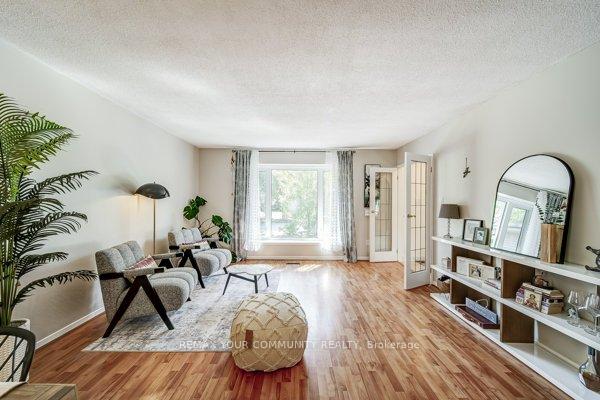 Photo 6 of 124 Tyson Drive, East Gwillimbury, Holland Landing — HOMEH