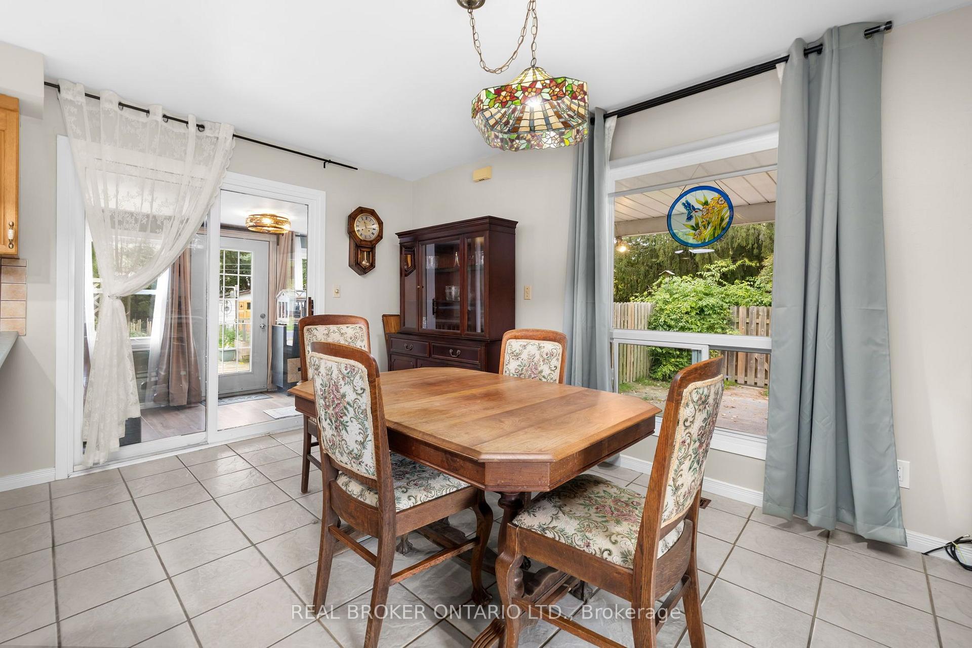 Photo 5 of 23 Louise Crescent, Russell, Embrun — HOMEH