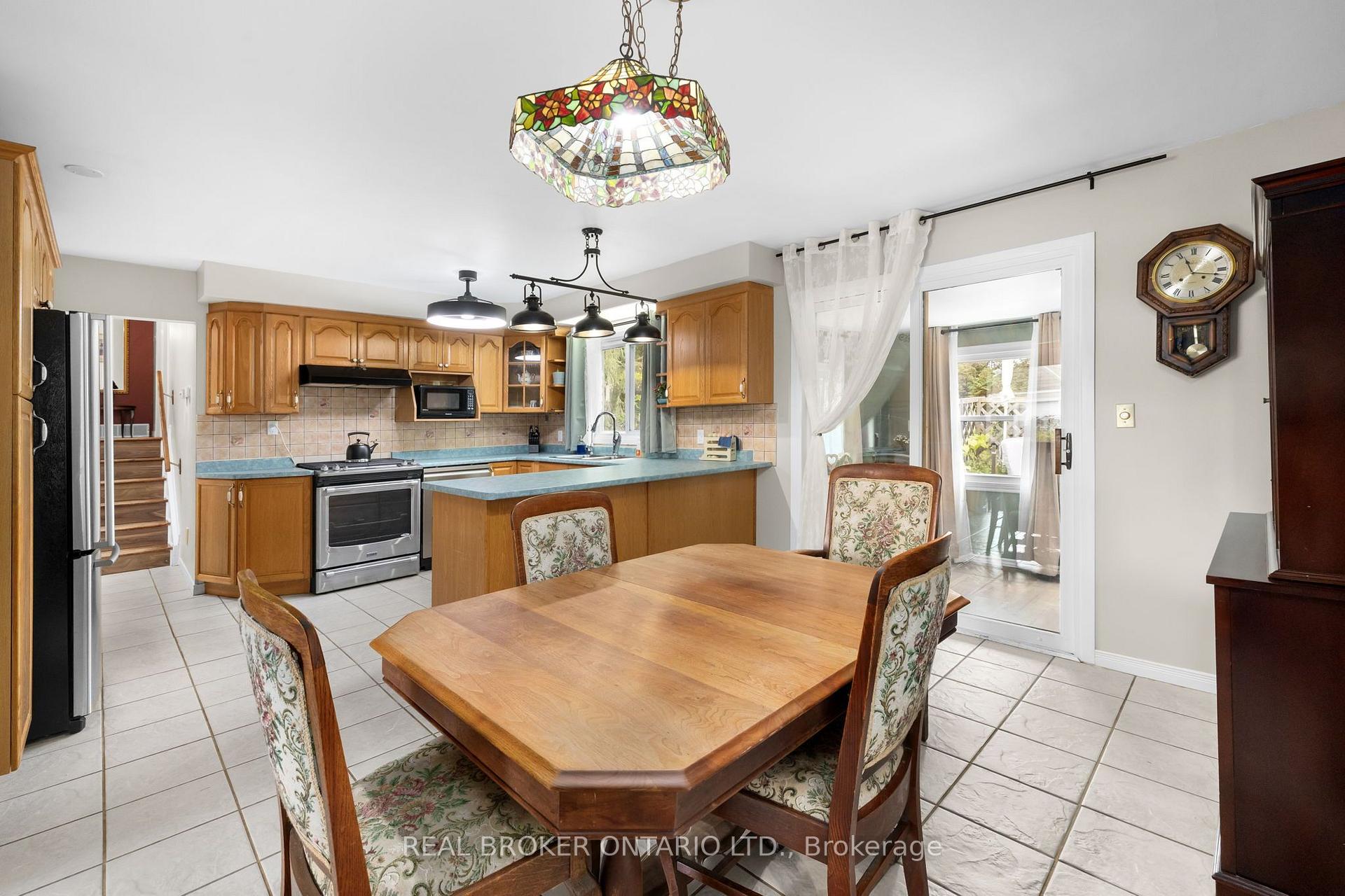 Photo 7 of 23 Louise Crescent, Russell, Embrun — HOMEH
