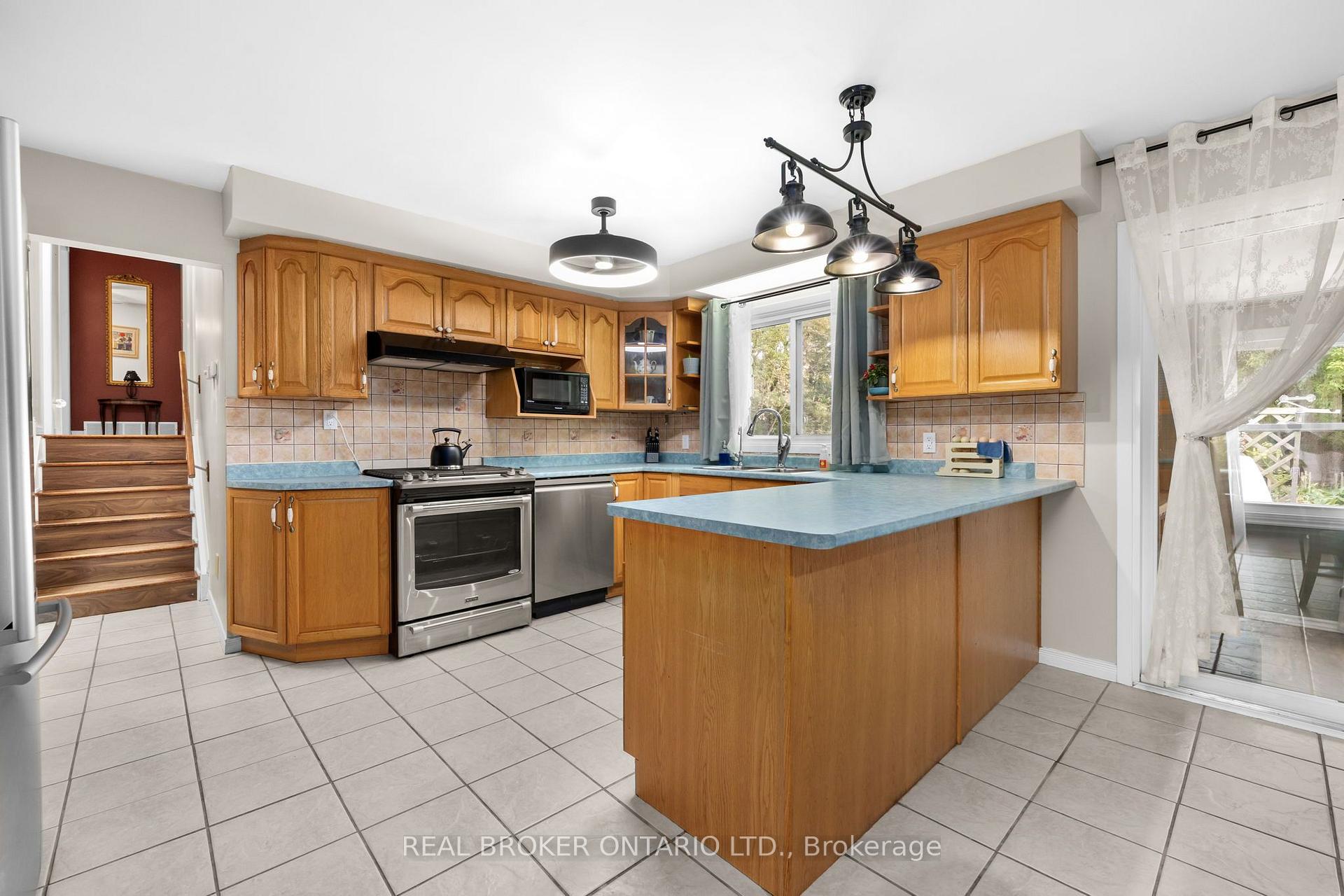 Photo 8 of 23 Louise Crescent, Russell, Embrun — HOMEH