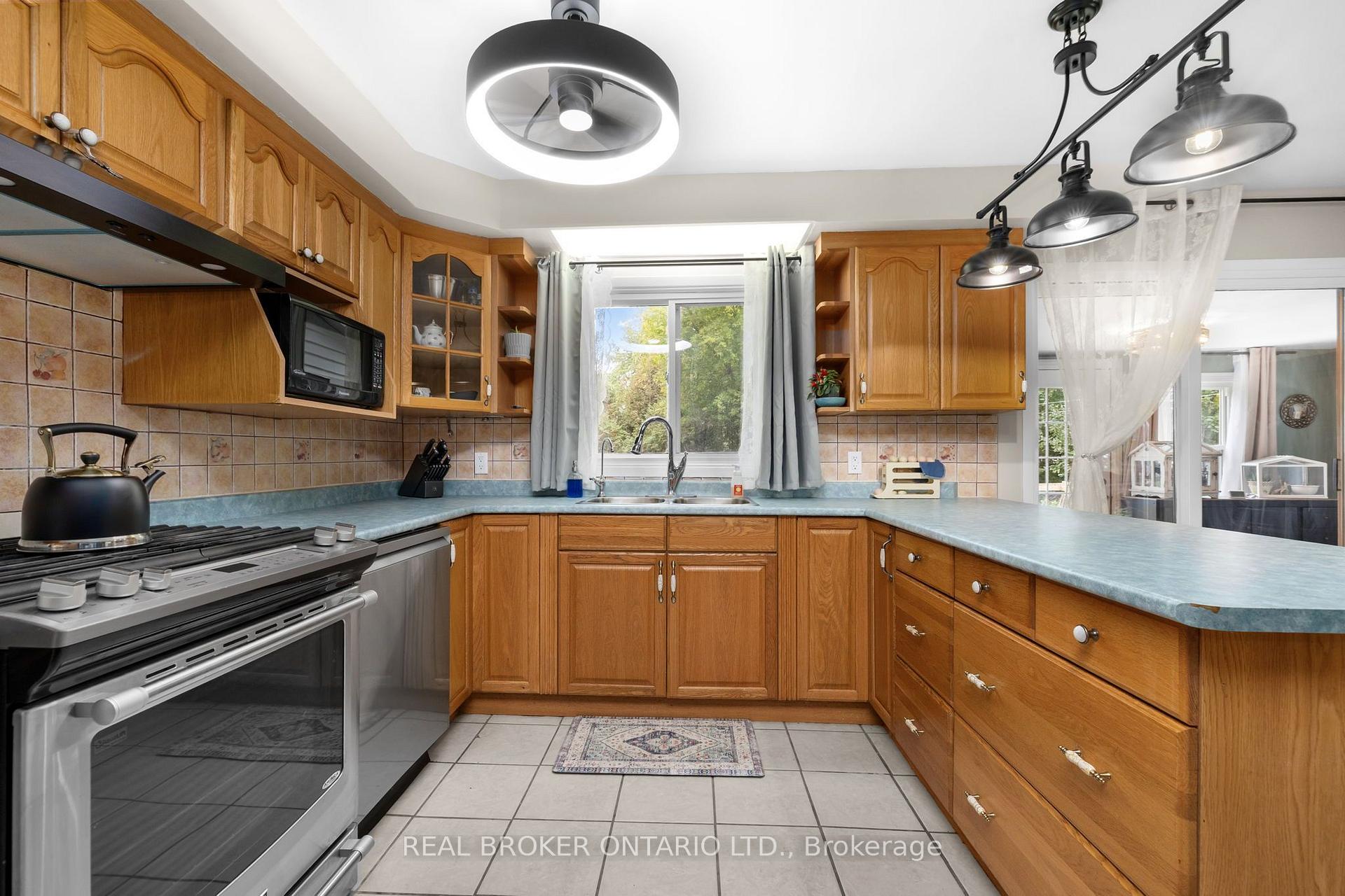 Photo 9 of 23 Louise Crescent, Russell, Embrun — HOMEH