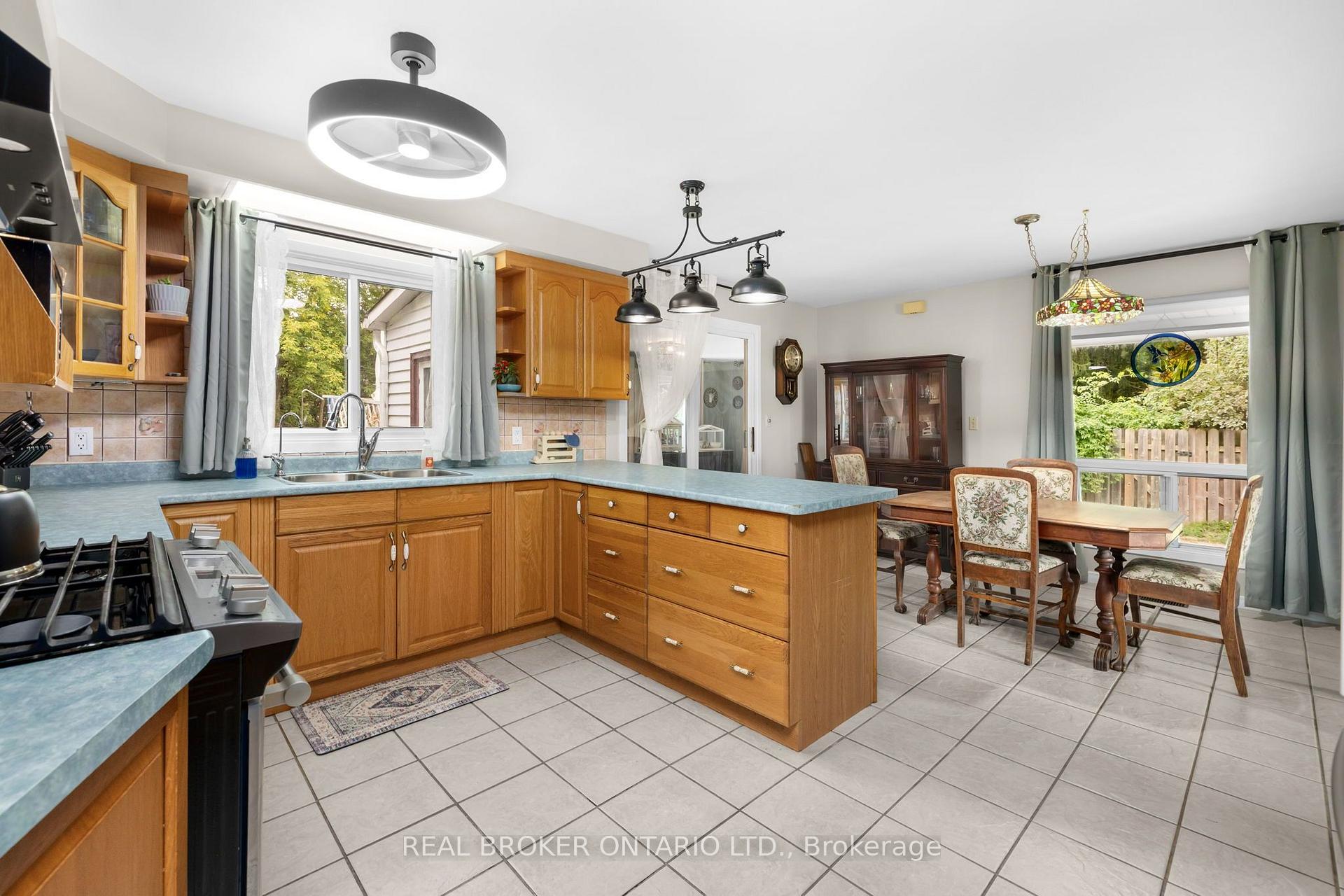 Photo 10 of 23 Louise Crescent, Russell, Embrun — HOMEH