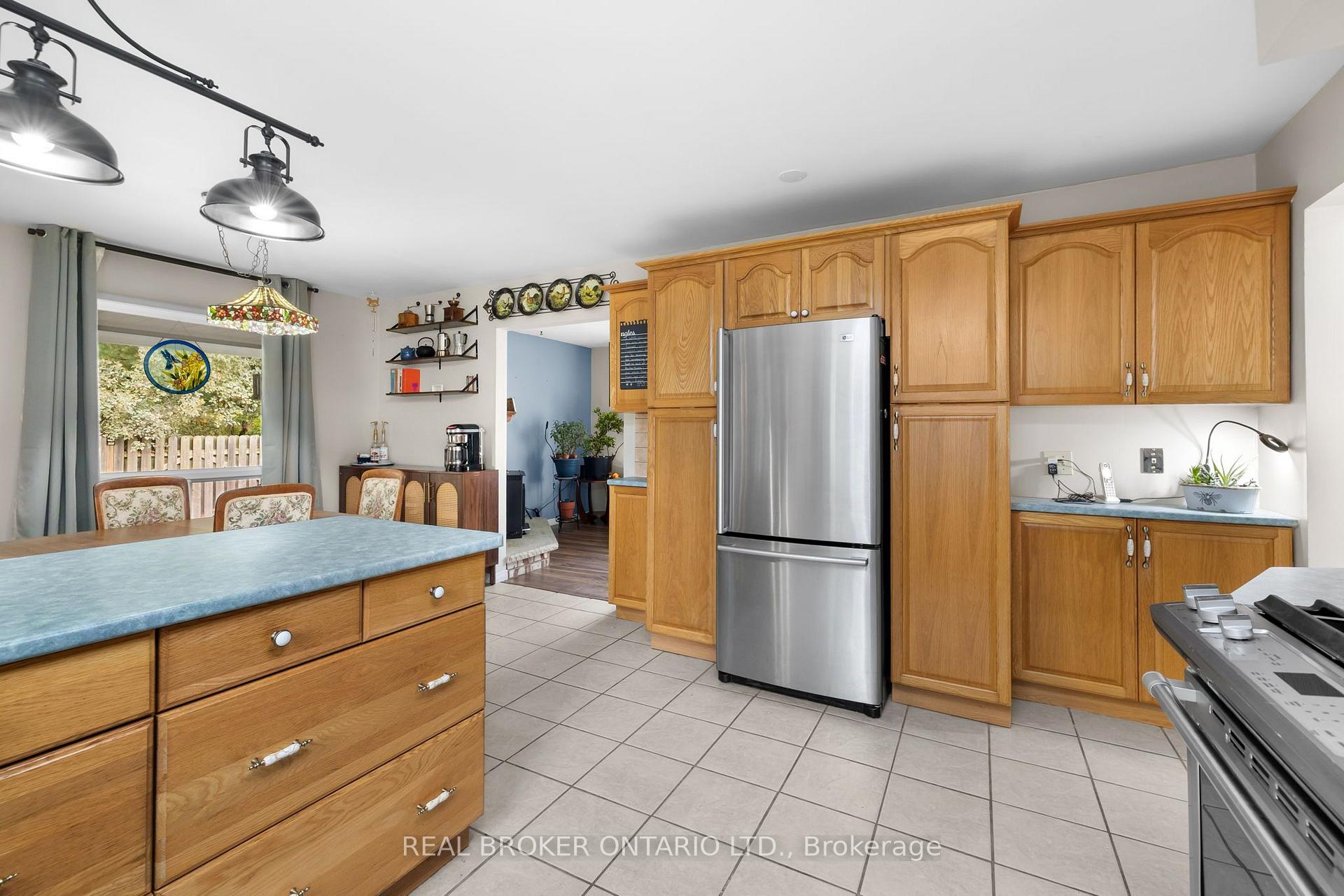Photo 11 of 23 Louise Crescent, Russell, Embrun — HOMEH