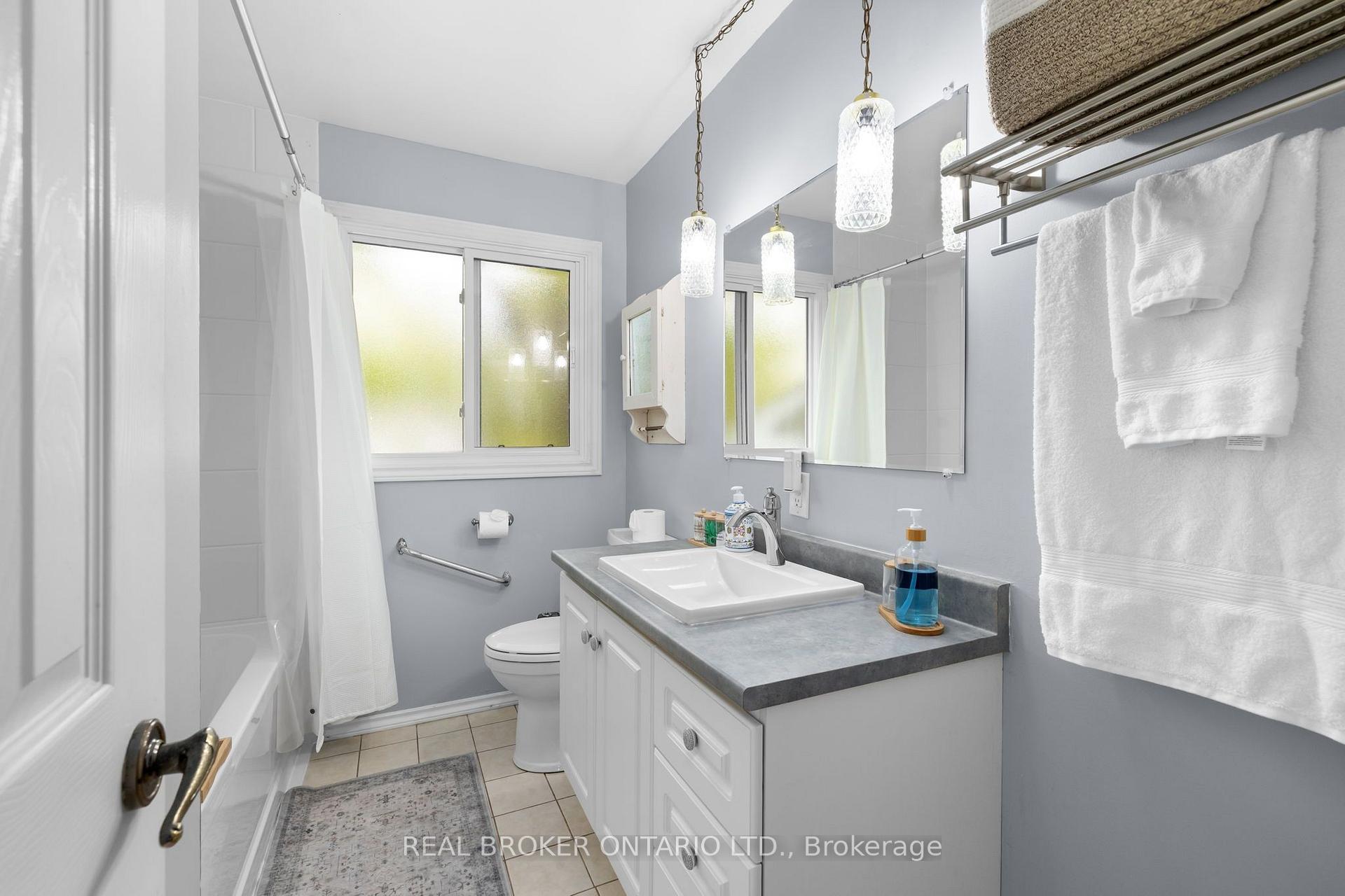Photo 17 of 23 Louise Crescent, Russell, Embrun — HOMEH