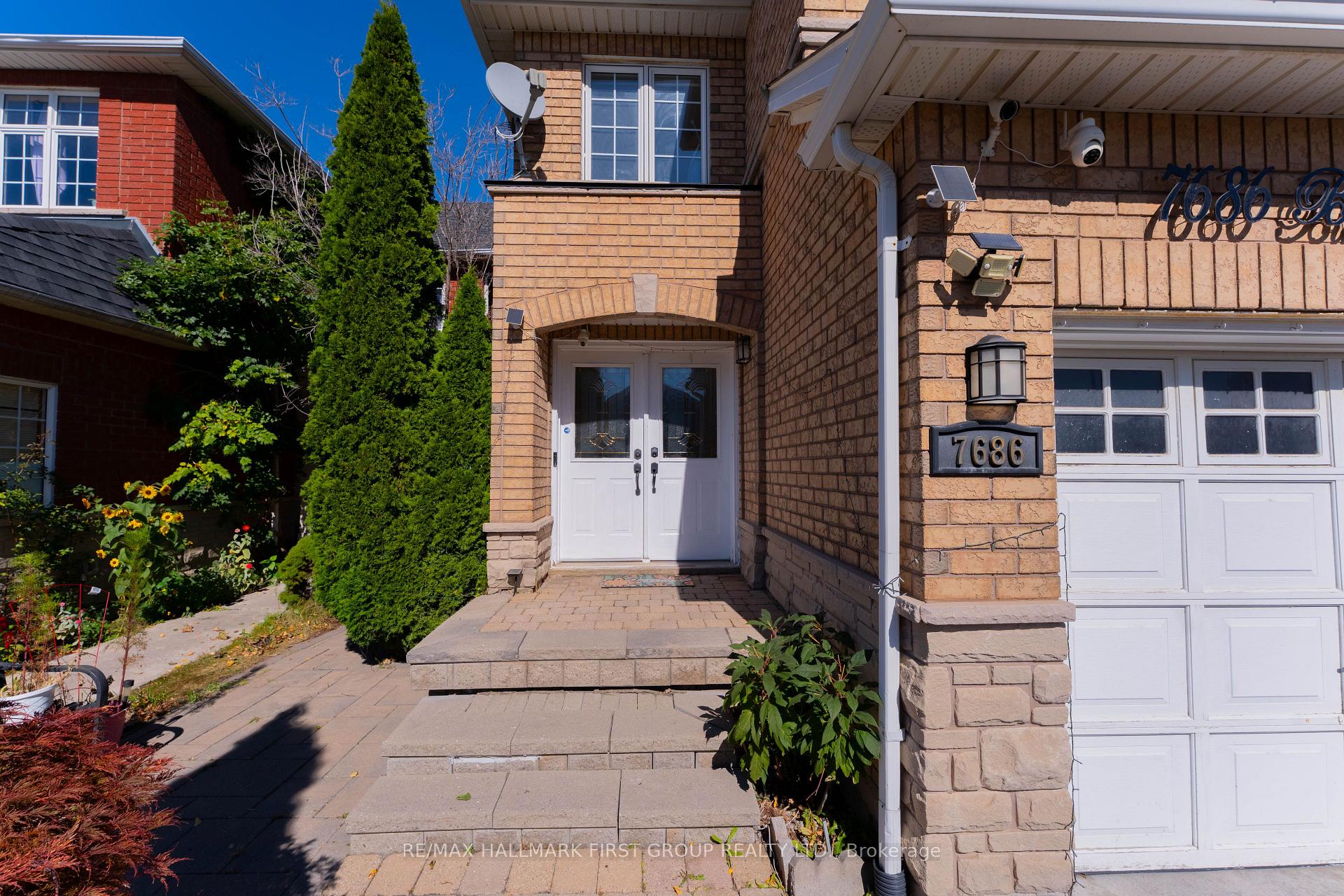 Photo 2 of 7686 Black Walnut Trail, Mississauga, Lisgar — HOMEH