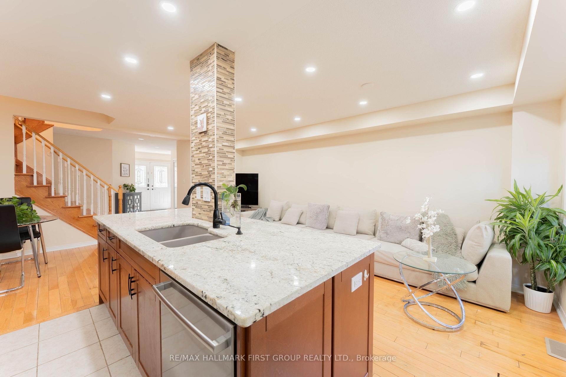 Photo 8 of 7686 Black Walnut Trail, Mississauga, Lisgar — HOMEH