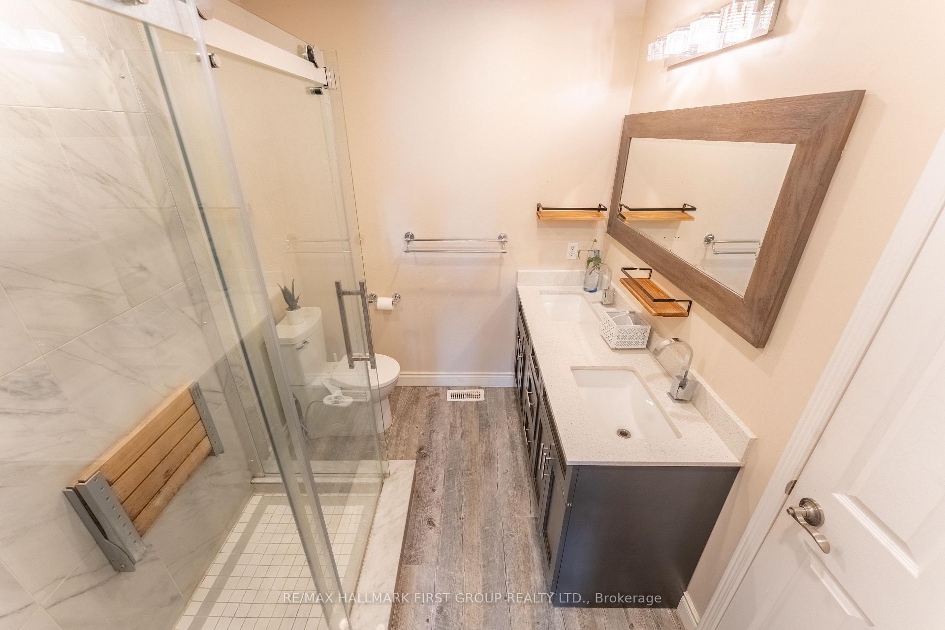 Photo 17 of 7686 Black Walnut Trail, Mississauga, Lisgar — HOMEH