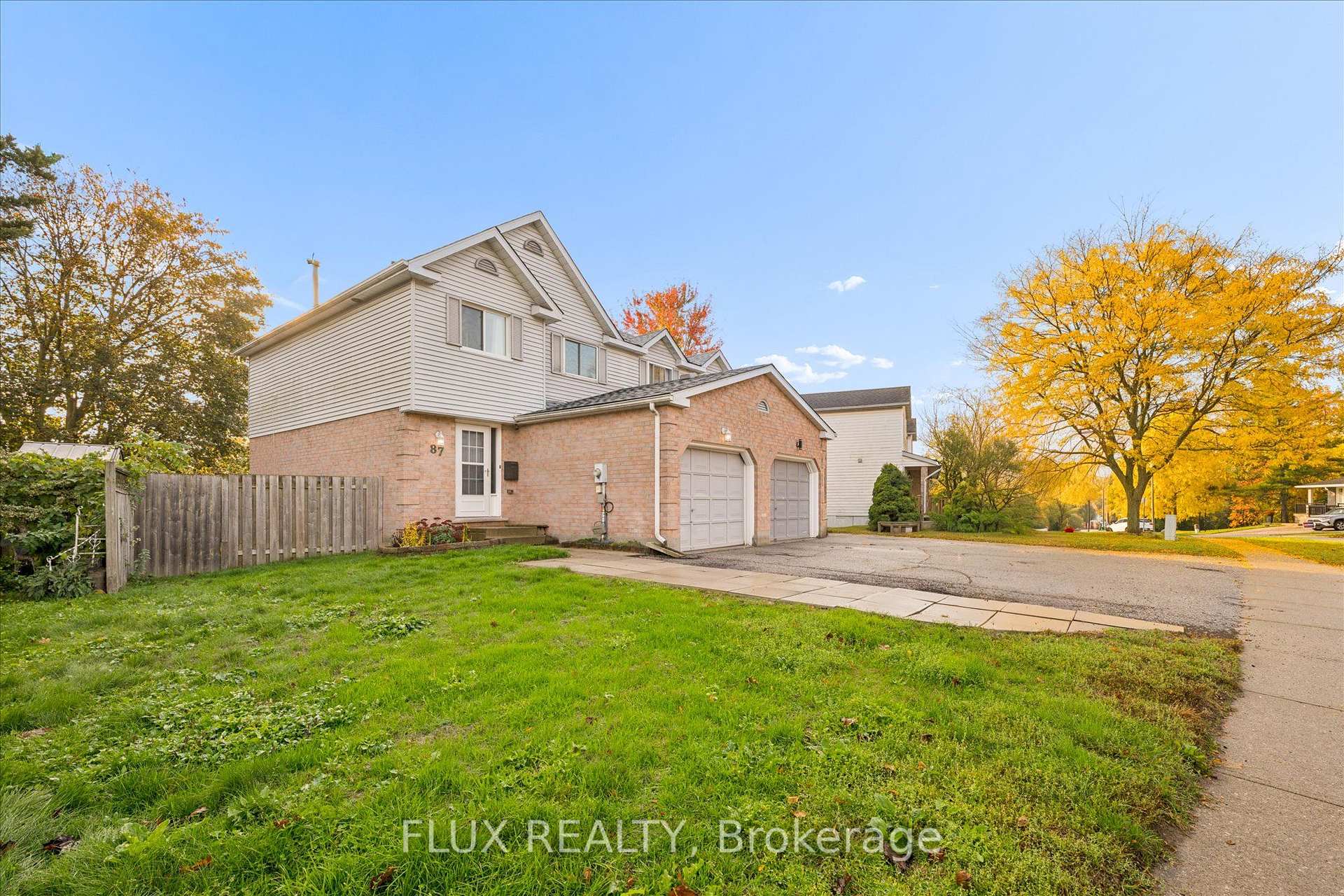 Photo 3 of 87 Poplar Drive, Cambridge, Silver Heights — HOMEH