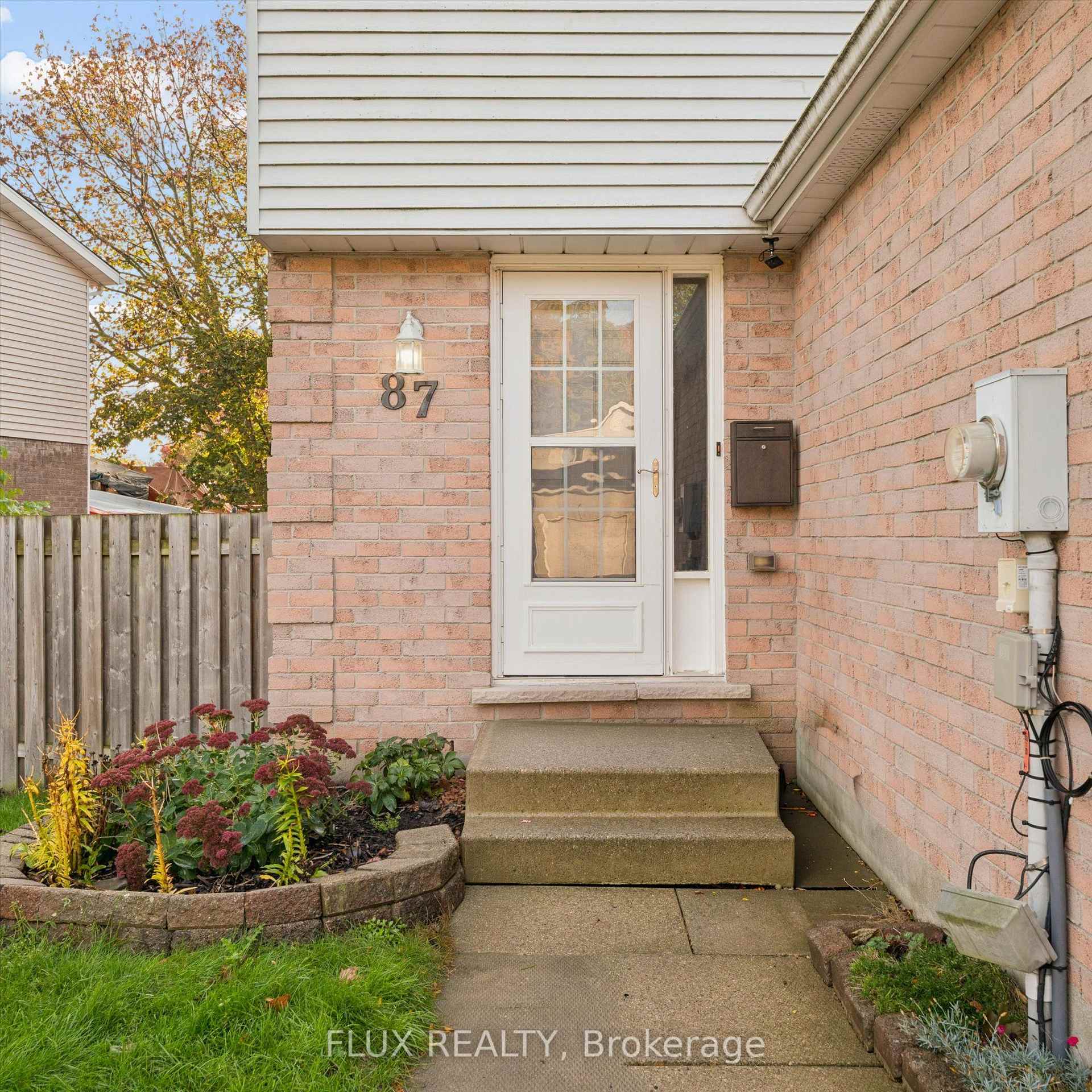 Photo 5 of 87 Poplar Drive, Cambridge, Silver Heights — HOMEH