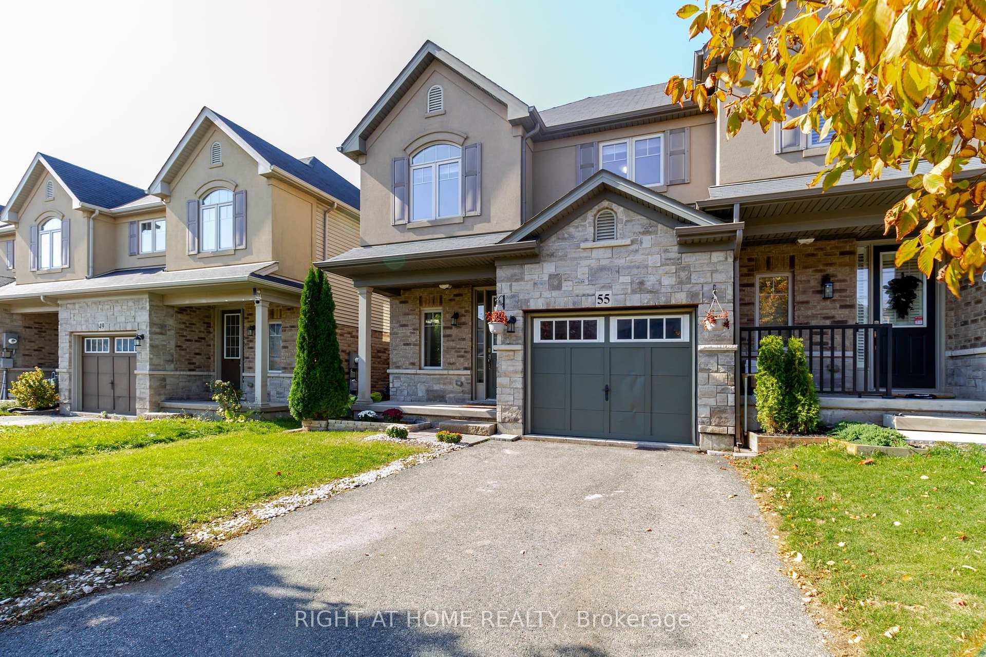 Photo 2 of 55 Sexton Crescent, Hamilton, Ancaster — HOMEH