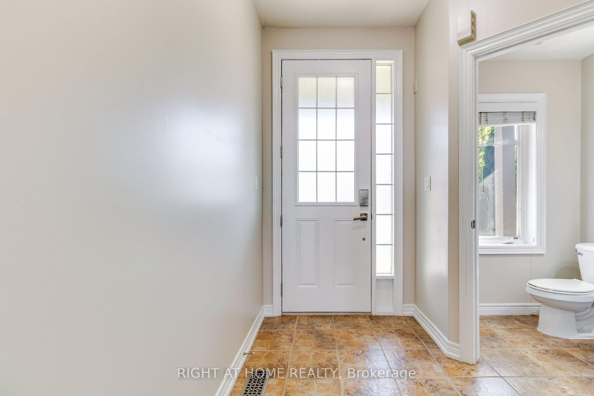 Photo 4 of 55 Sexton Crescent, Hamilton, Ancaster — HOMEH