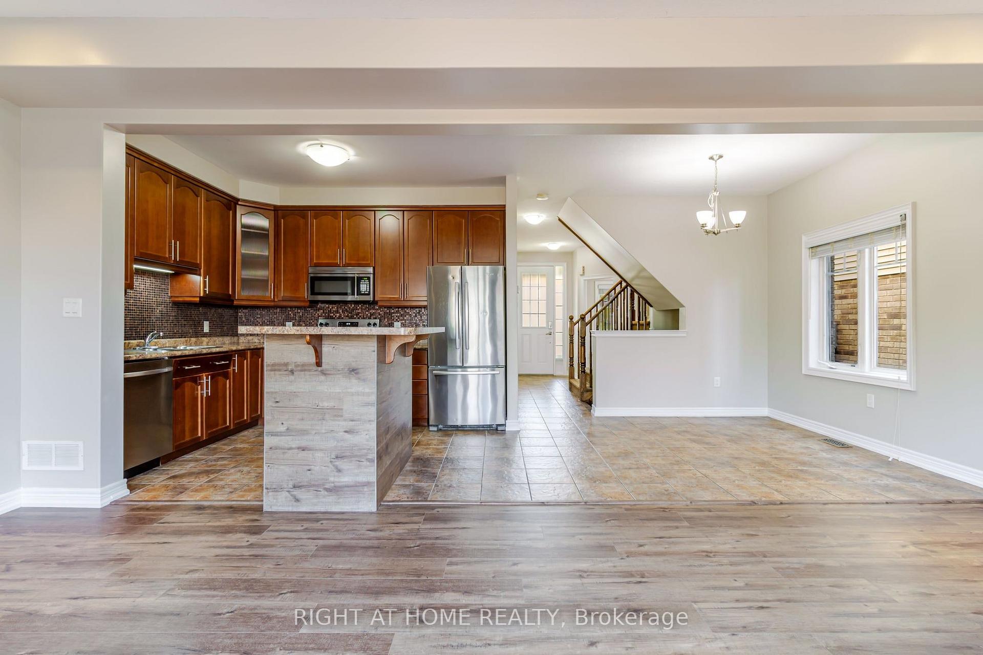 Photo 7 of 55 Sexton Crescent, Hamilton, Ancaster — HOMEH