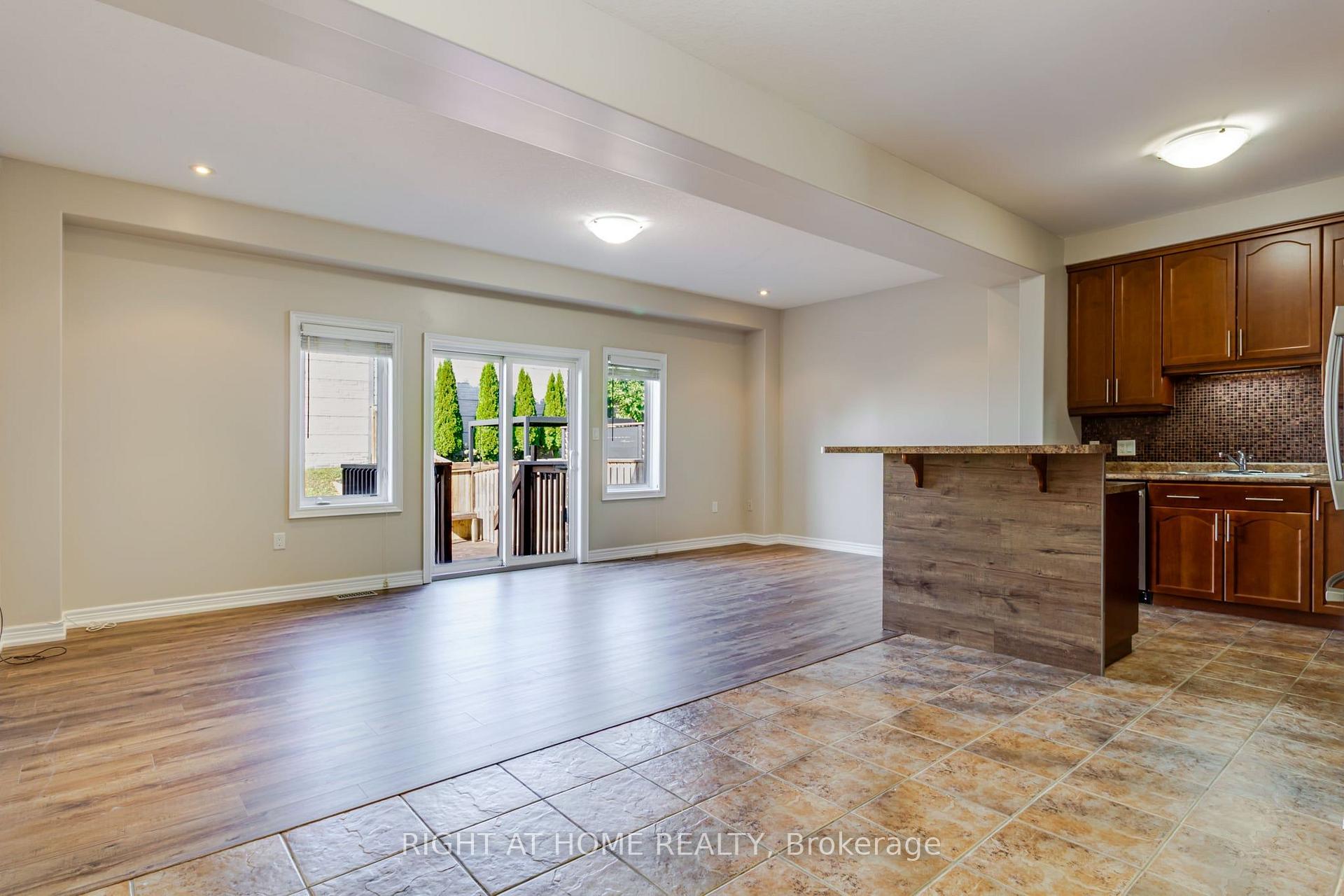 Photo 8 of 55 Sexton Crescent, Hamilton, Ancaster — HOMEH