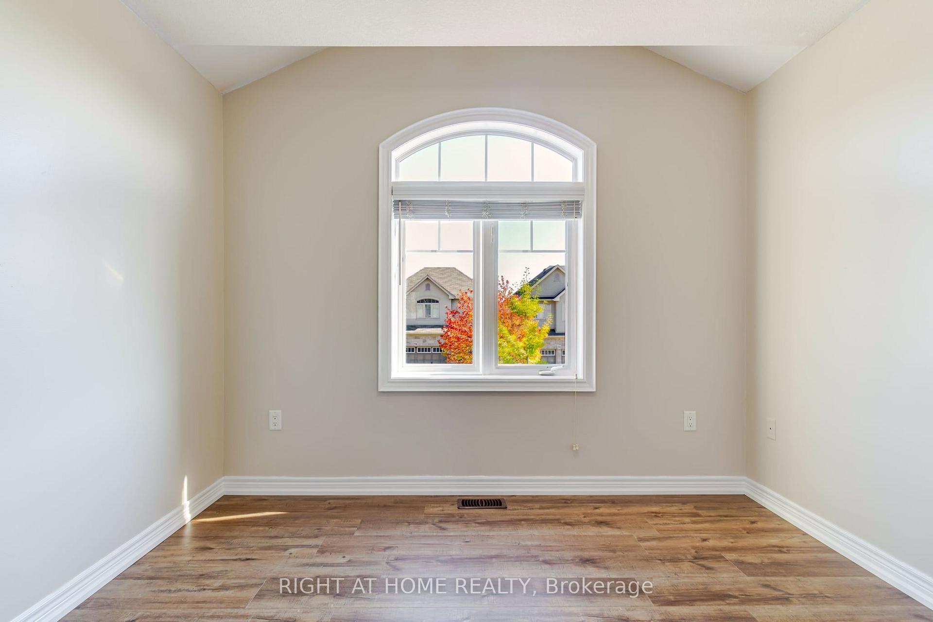 Photo 15 of 55 Sexton Crescent, Hamilton, Ancaster — HOMEH